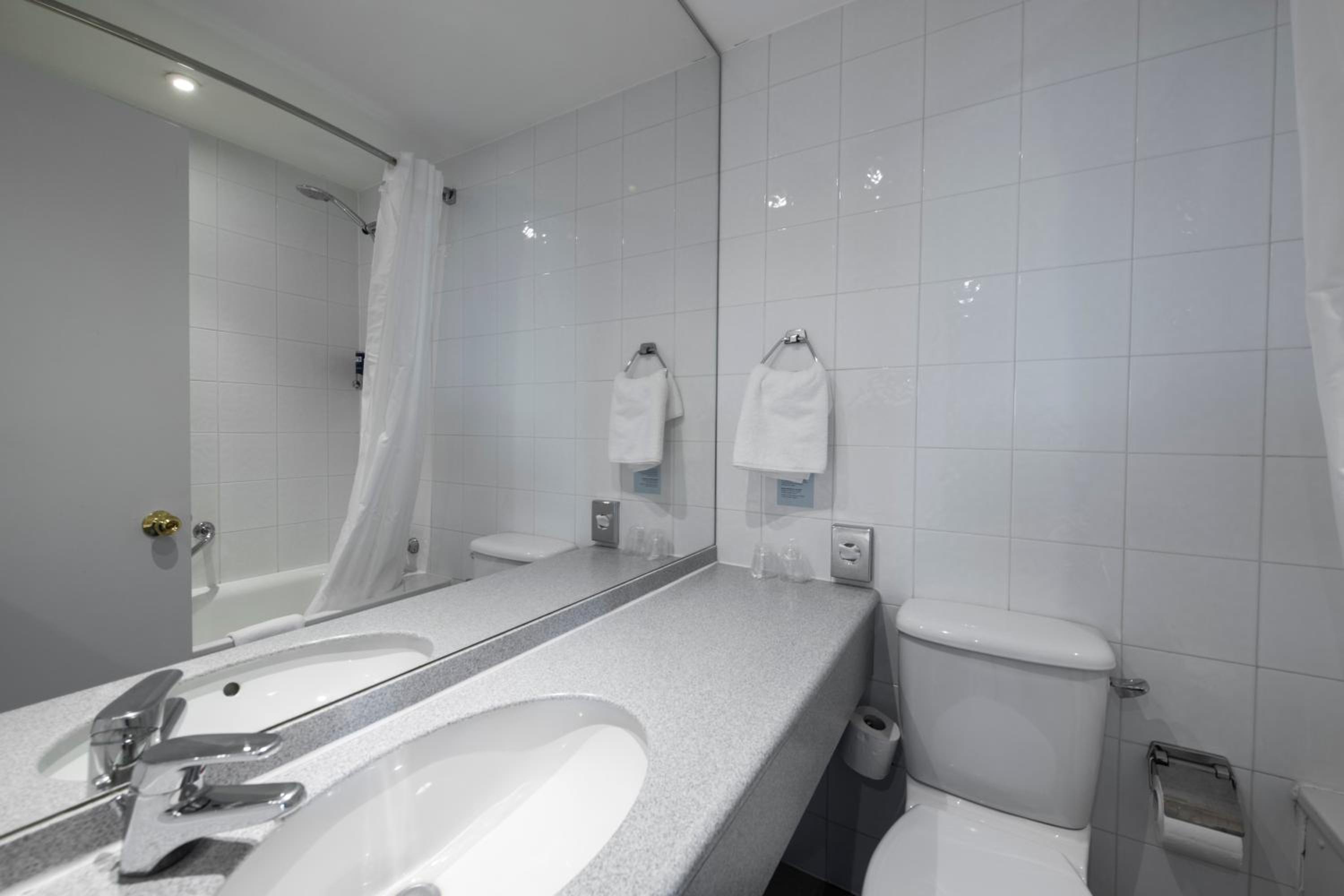Standard Twin Room with Free Hot Breakfast