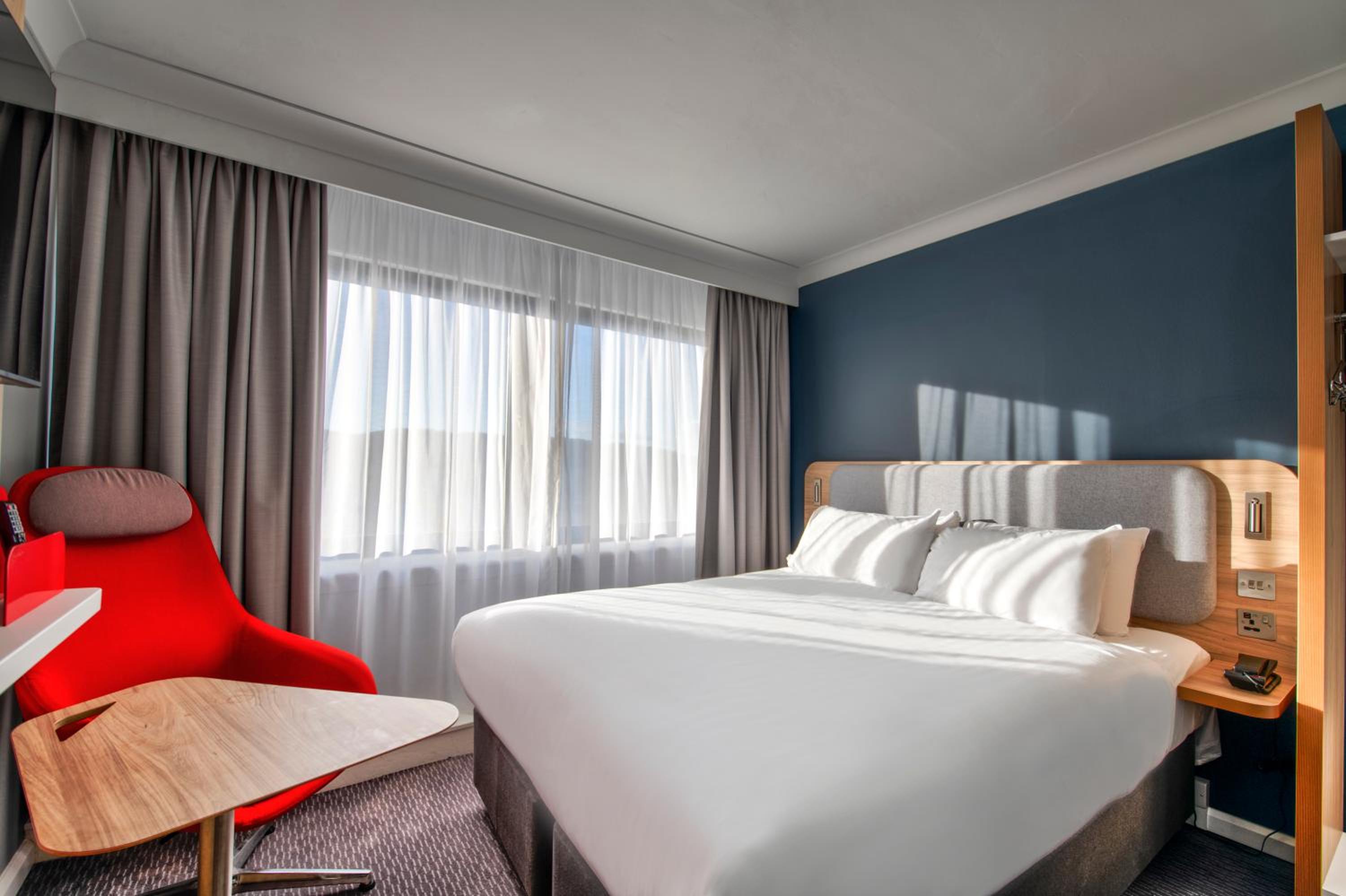 Standard Double Room with Free Hot Breakfast - Photo 7