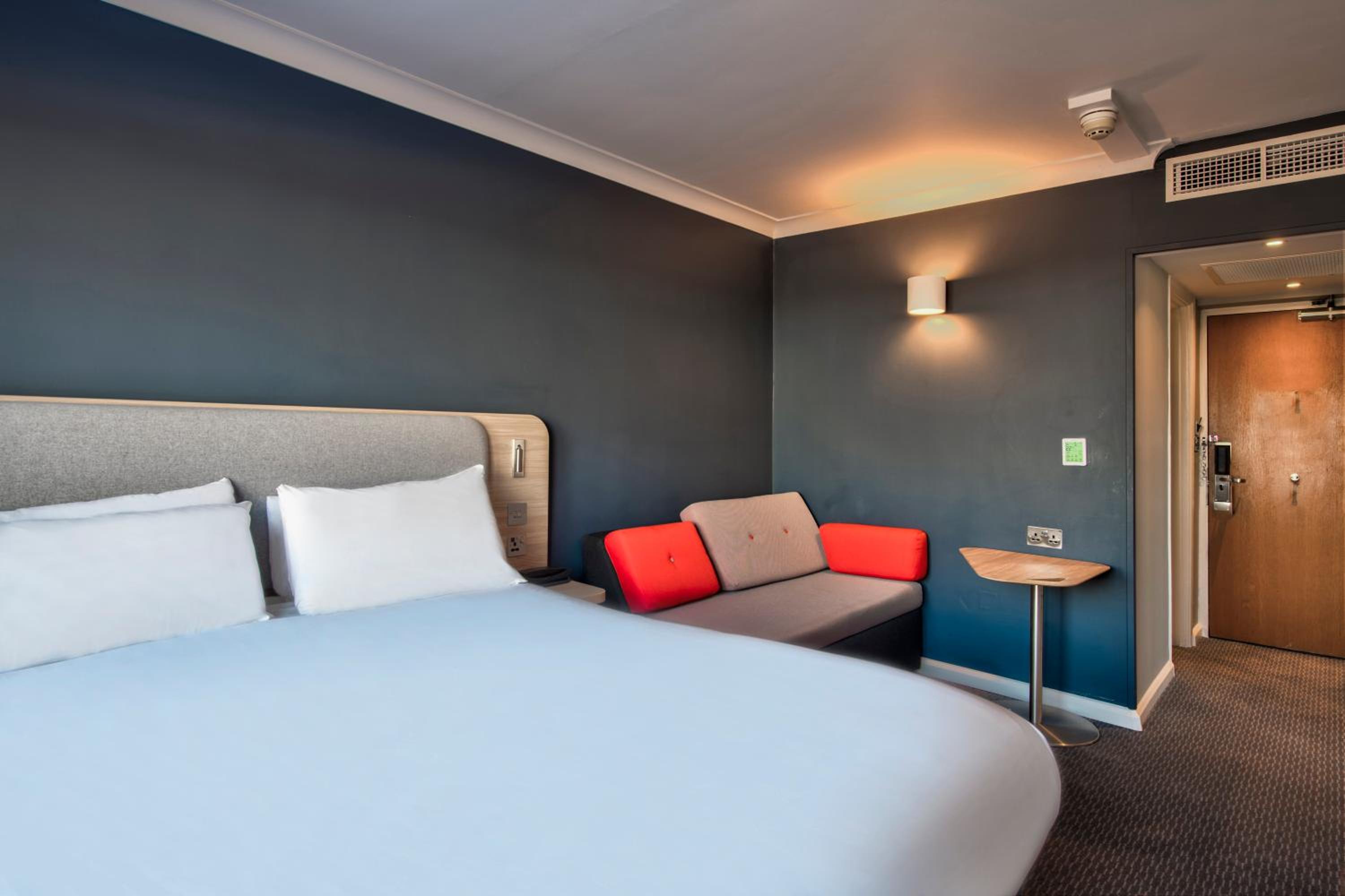 Standard Double Room with Sofa Bed and Free Hot Breakfast