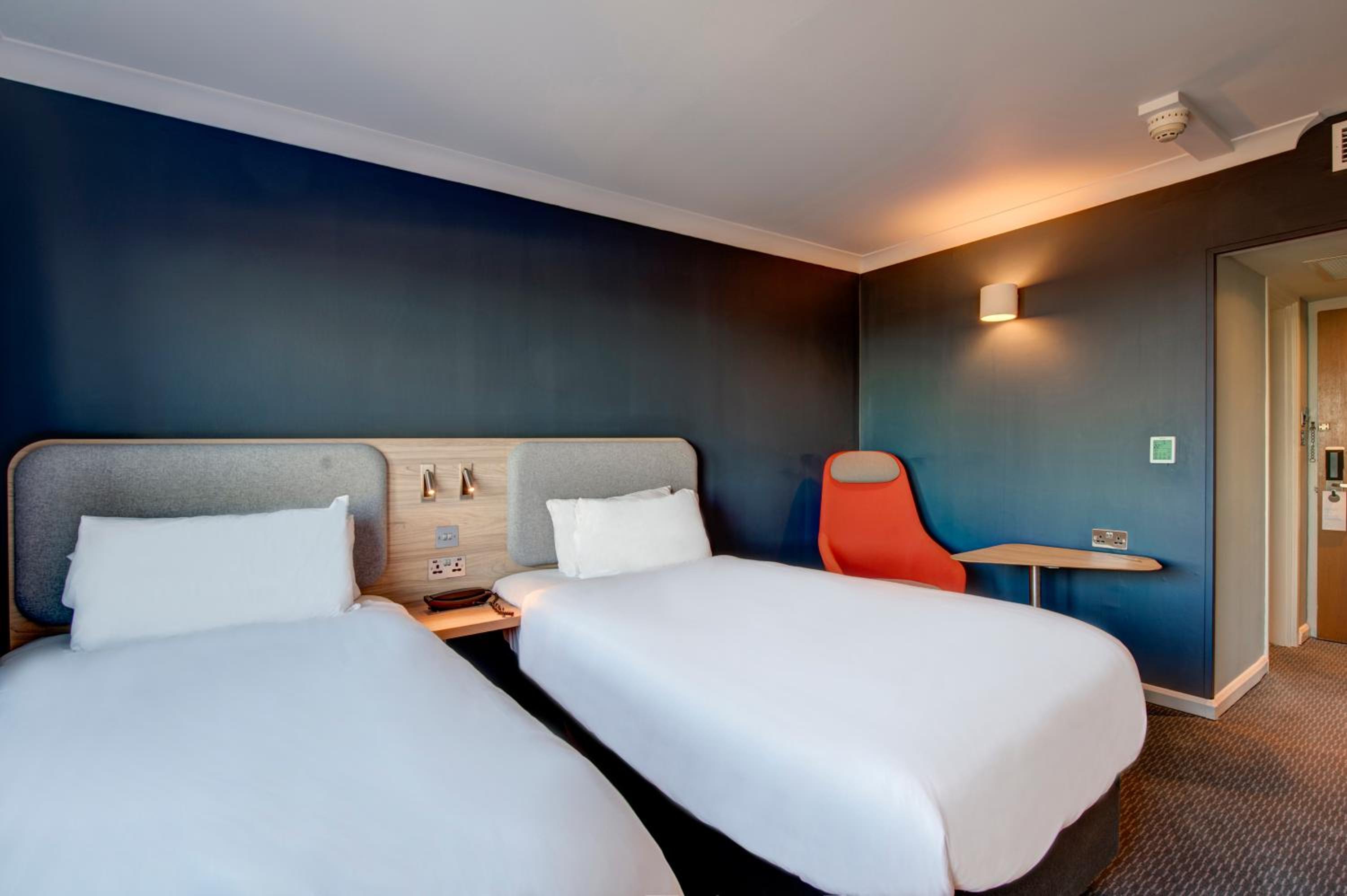 Standard Twin Room with Free Hot Breakfast