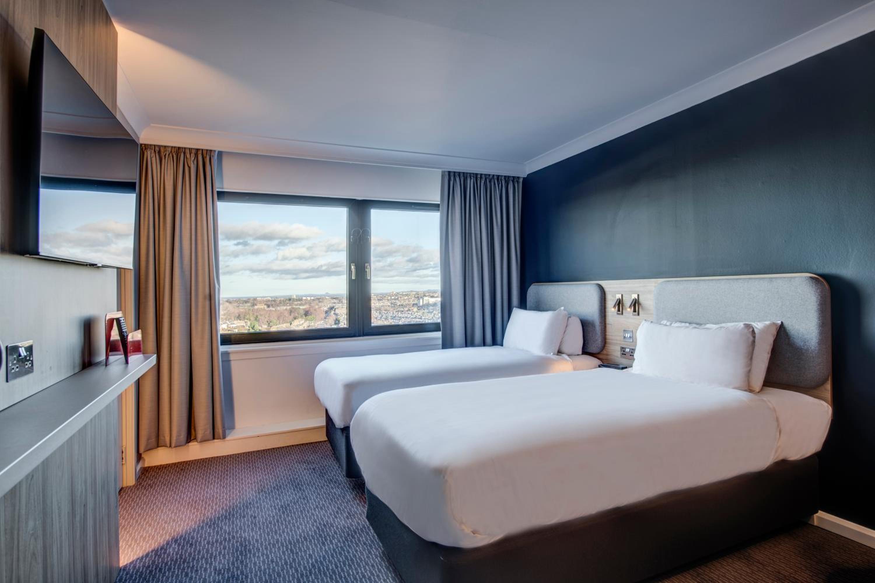 Standard Twin Room with City View and Free Hot Breakfast