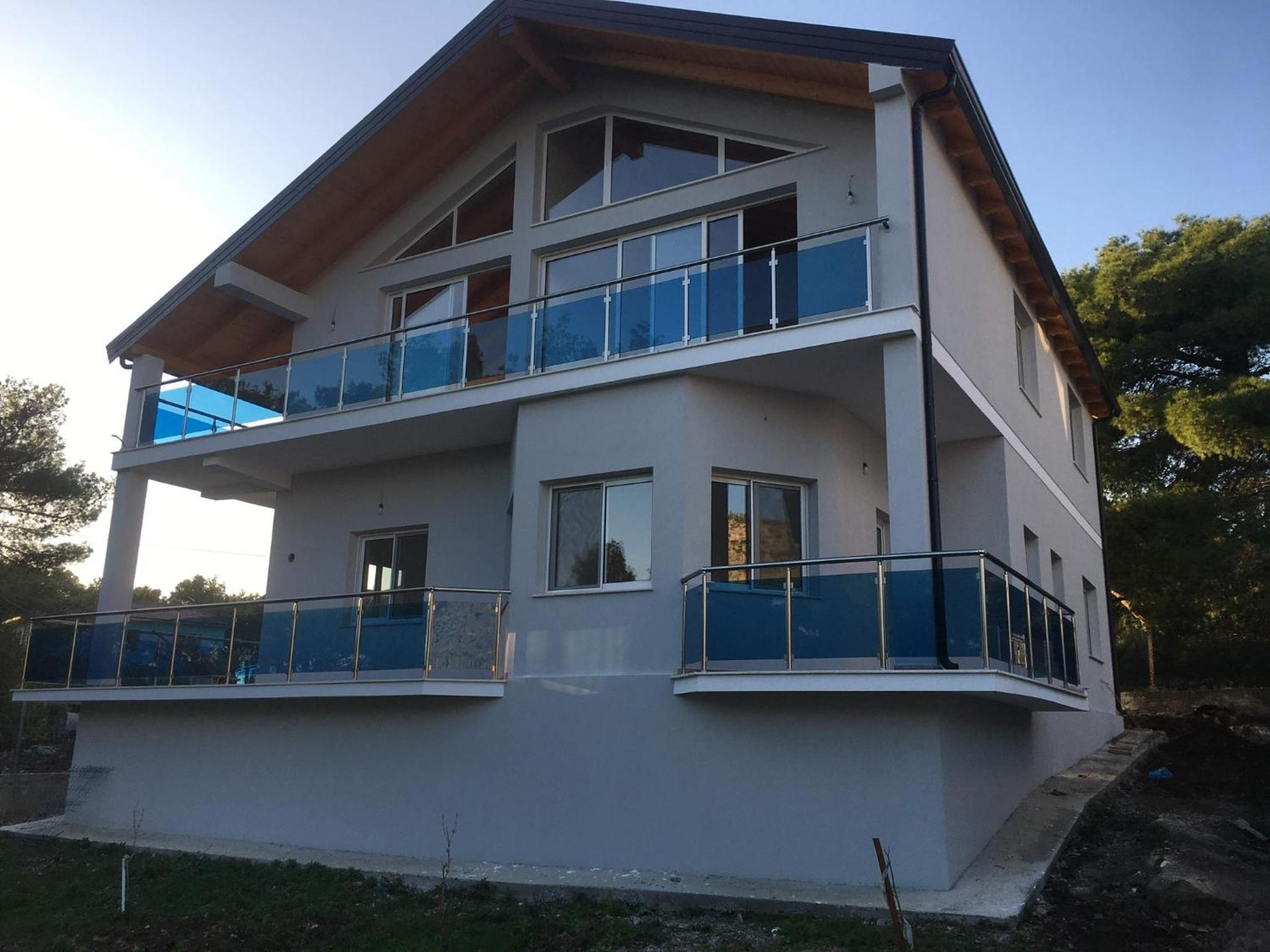Three-Bedroom House photo 3