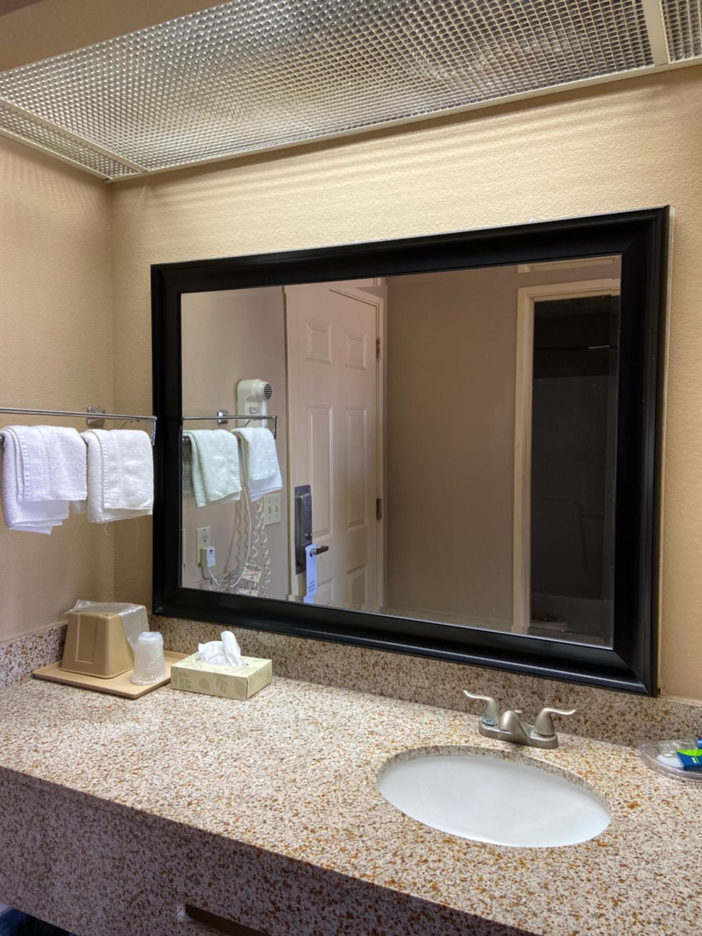 King Room - Non-Smoking - Photo 3
