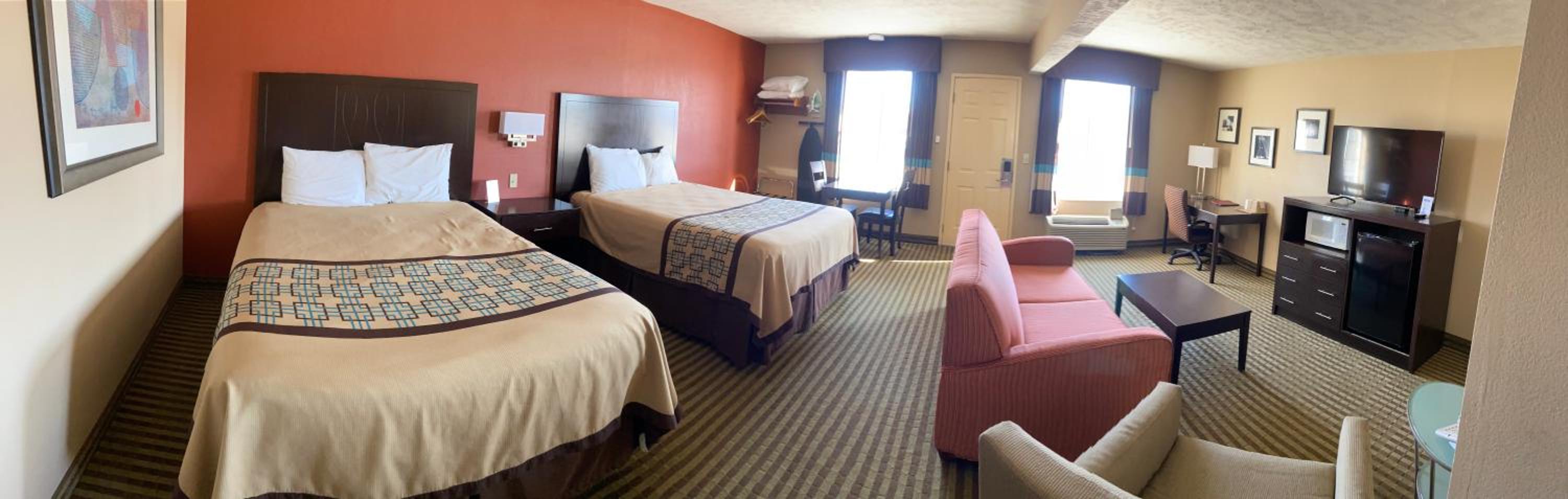 Deluxe Family Suite - Photo 1