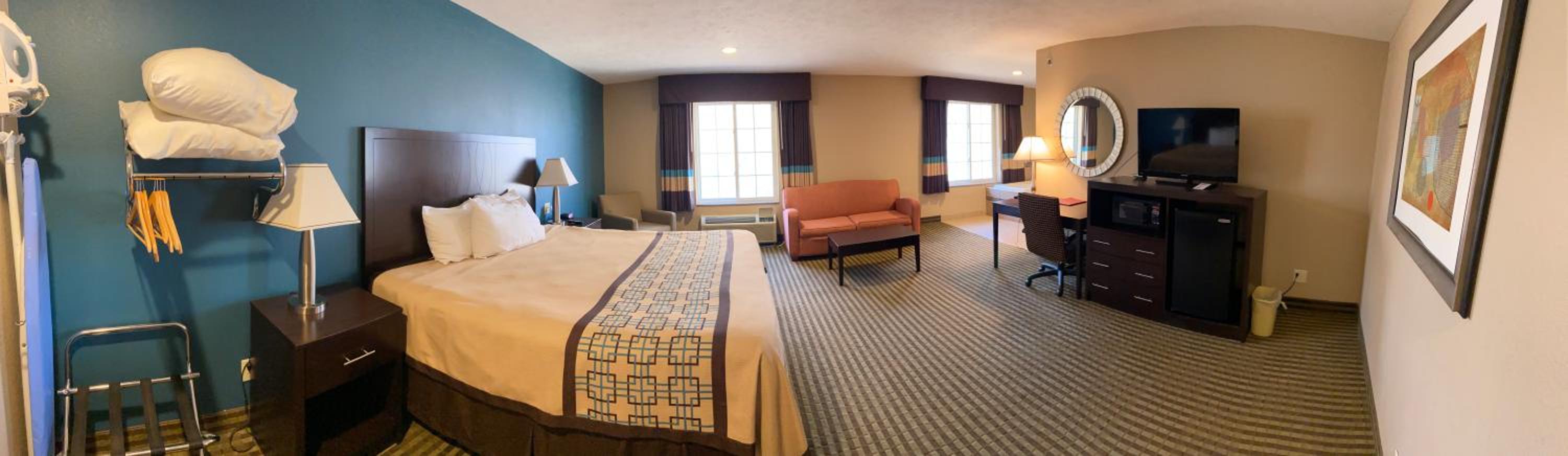 King Suite with Spa Bath - Photo 4