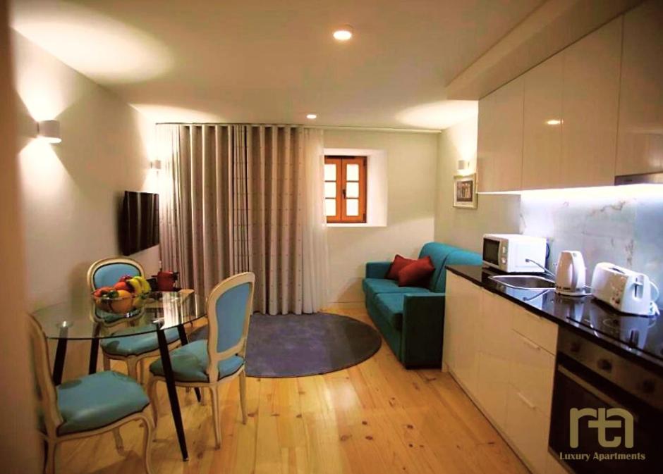 One-Bedroom Apartment with Street View