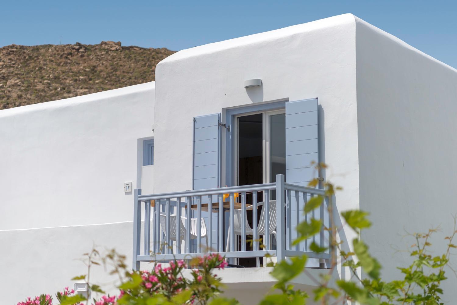 Superior Double or Twin Room with Pool View - Photo 5