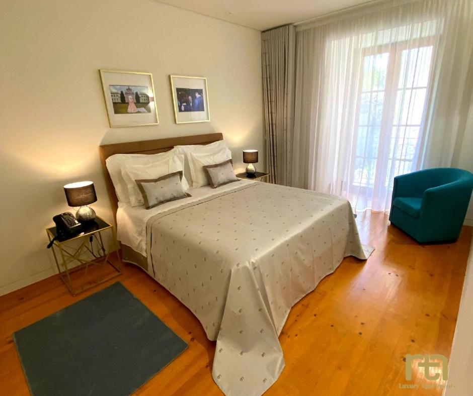 One-Bedroom Apartment with Street View