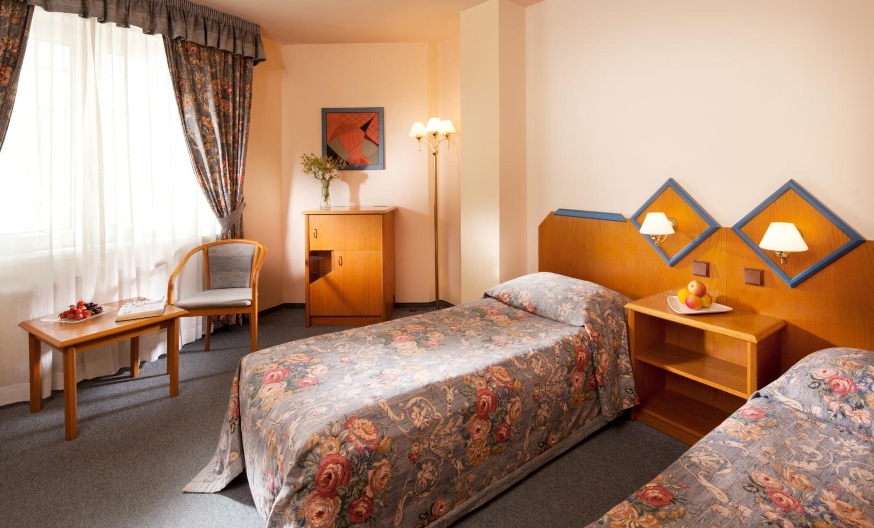Double or Twin Room - Photo 4