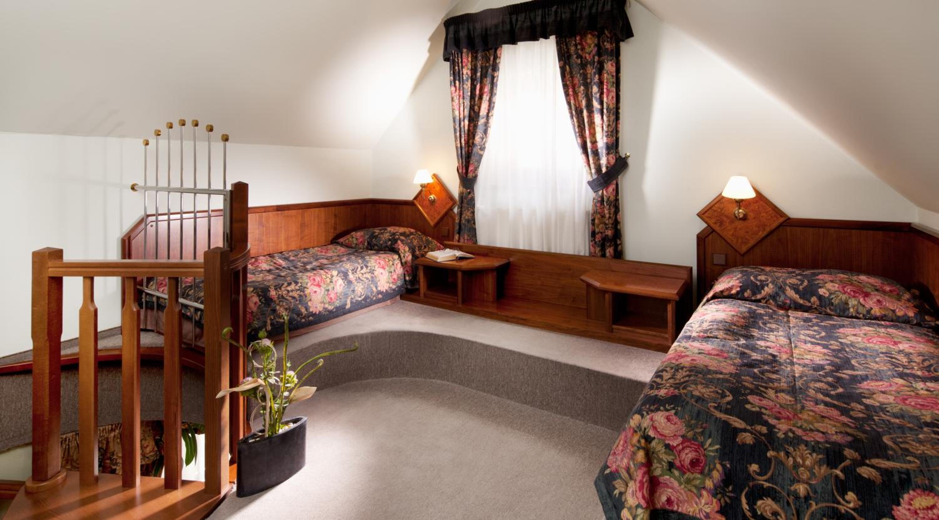Double or Twin Room - Photo 5