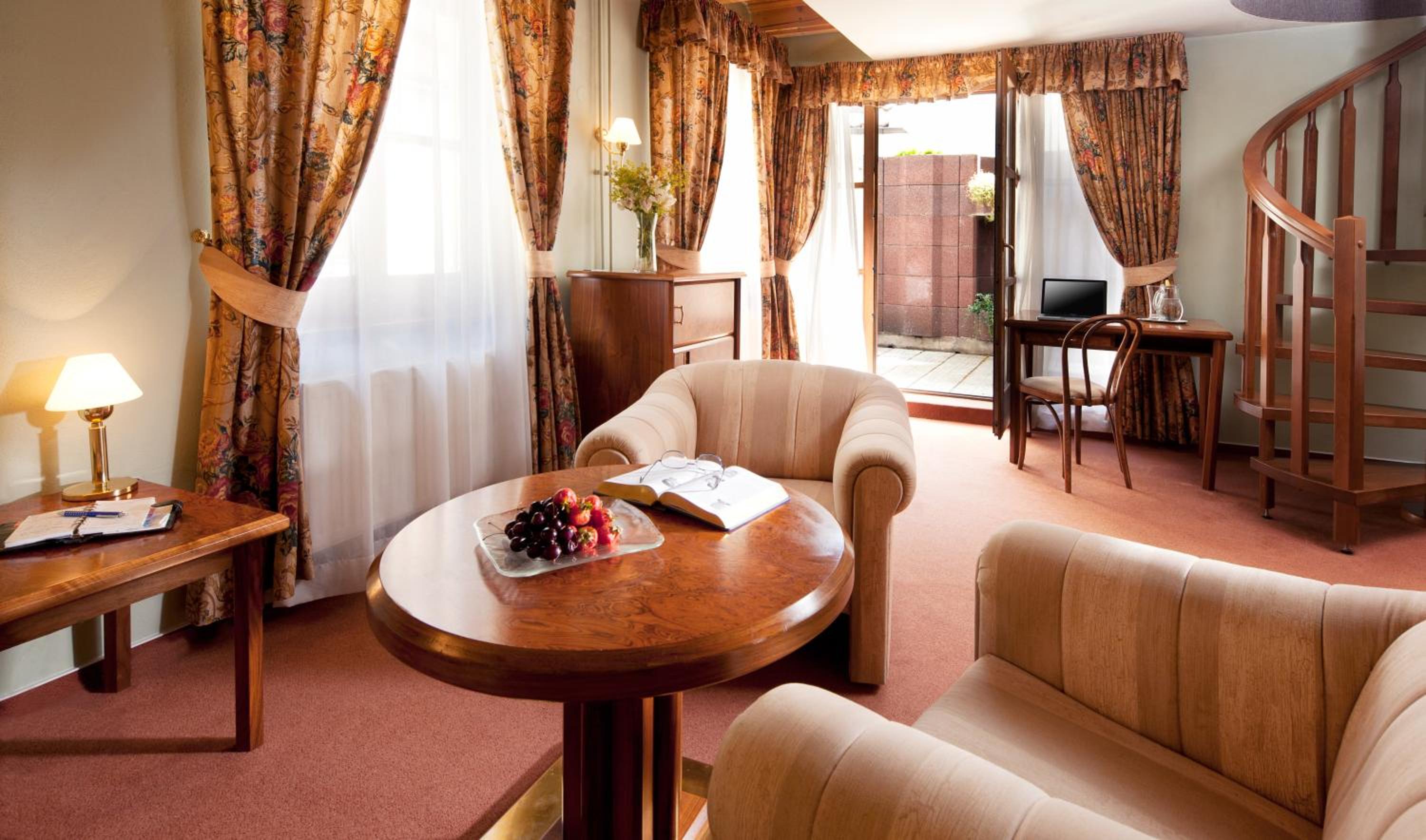 Suite - Photo 6