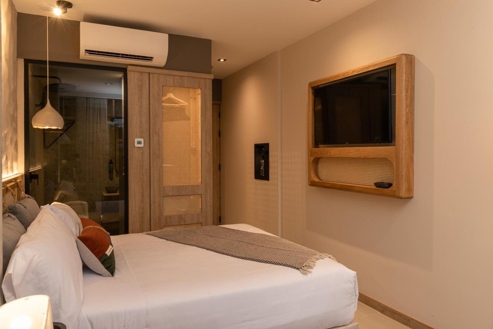 Queen Room with Balcony