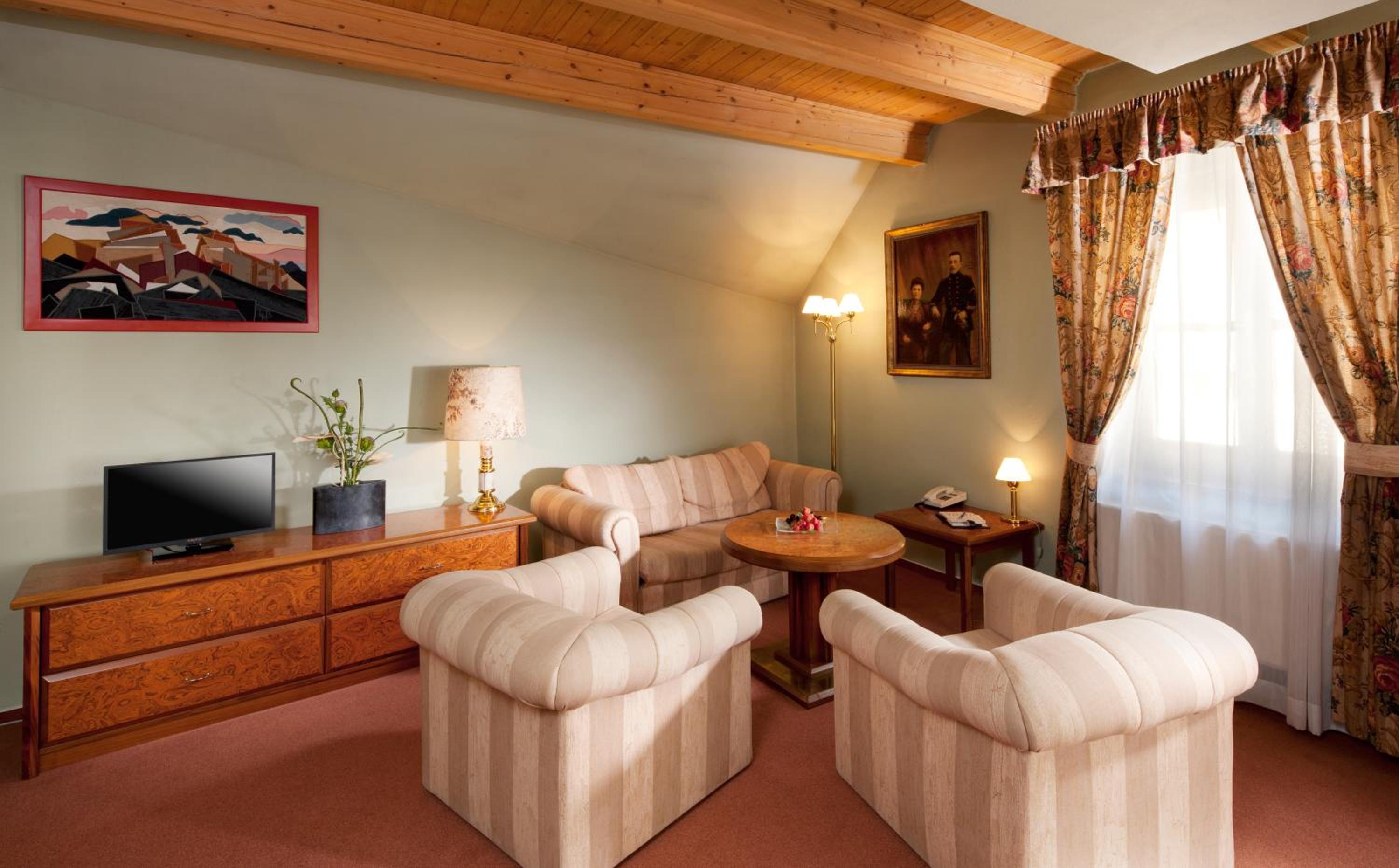 Suite - Photo 3