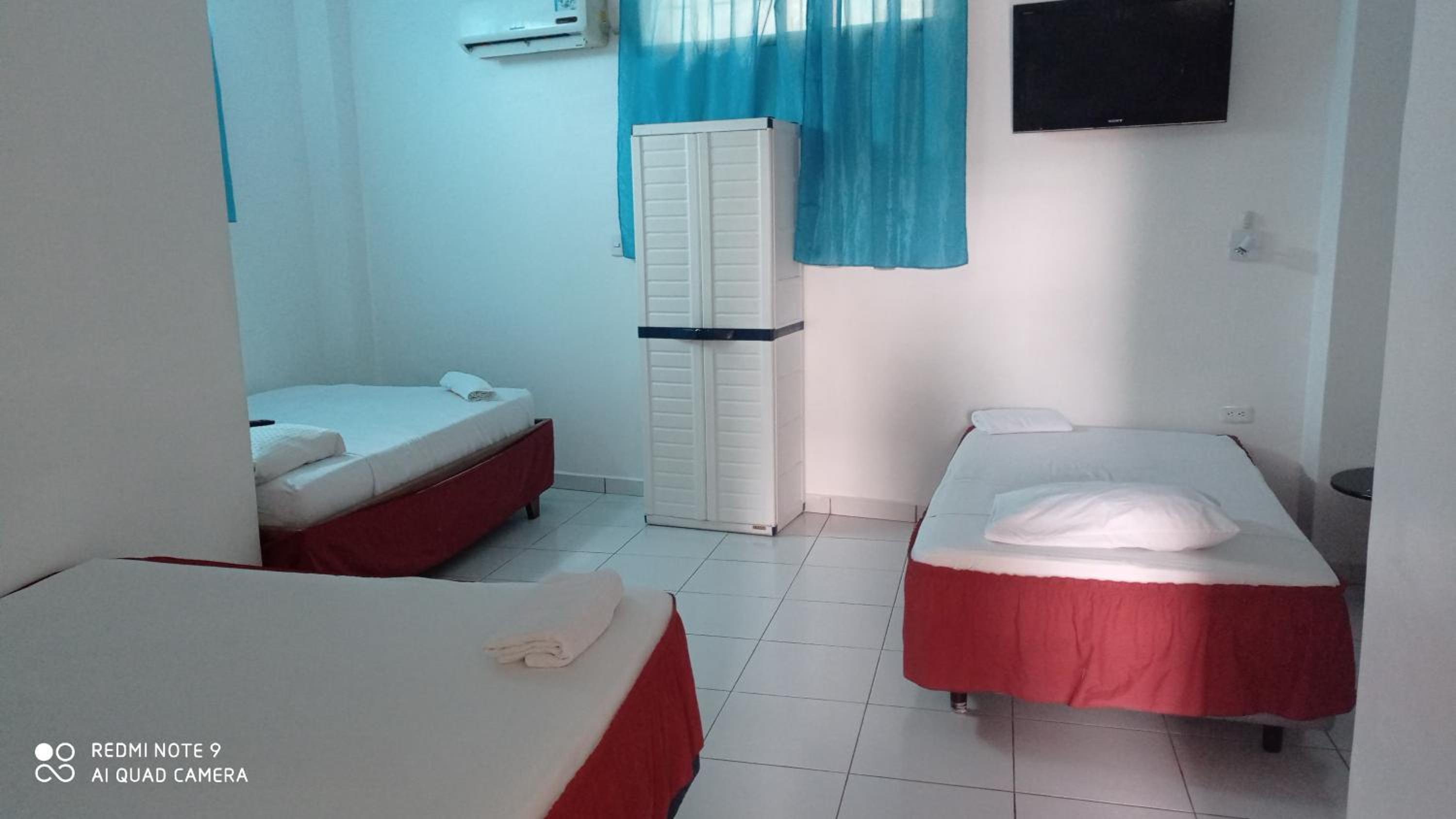 Quadruple Room with Private Bathroom photo 1