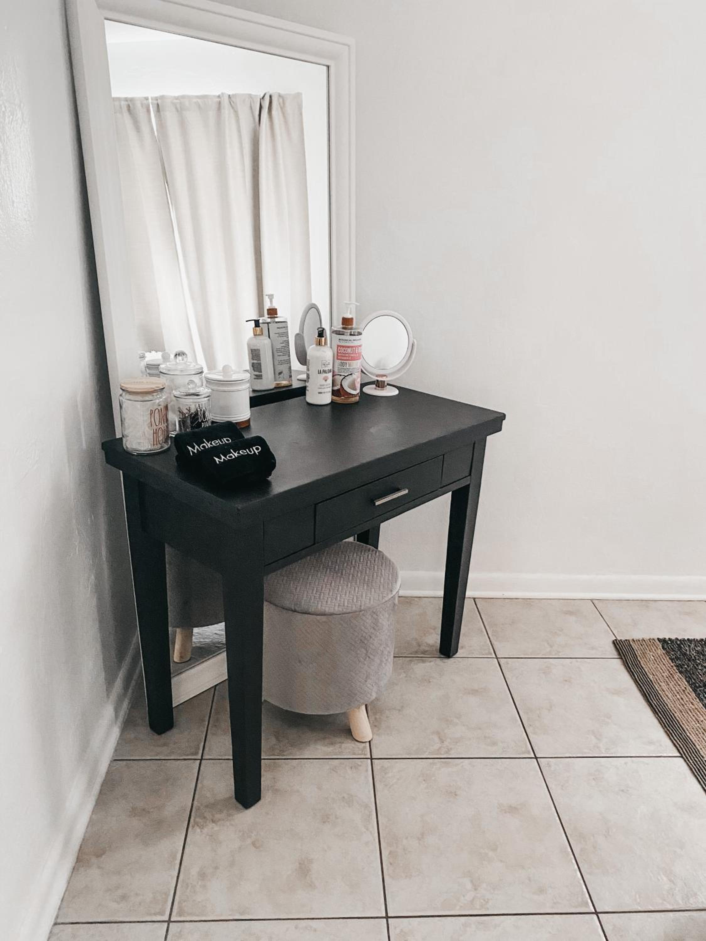 One-Bedroom Apartment - Photo 9