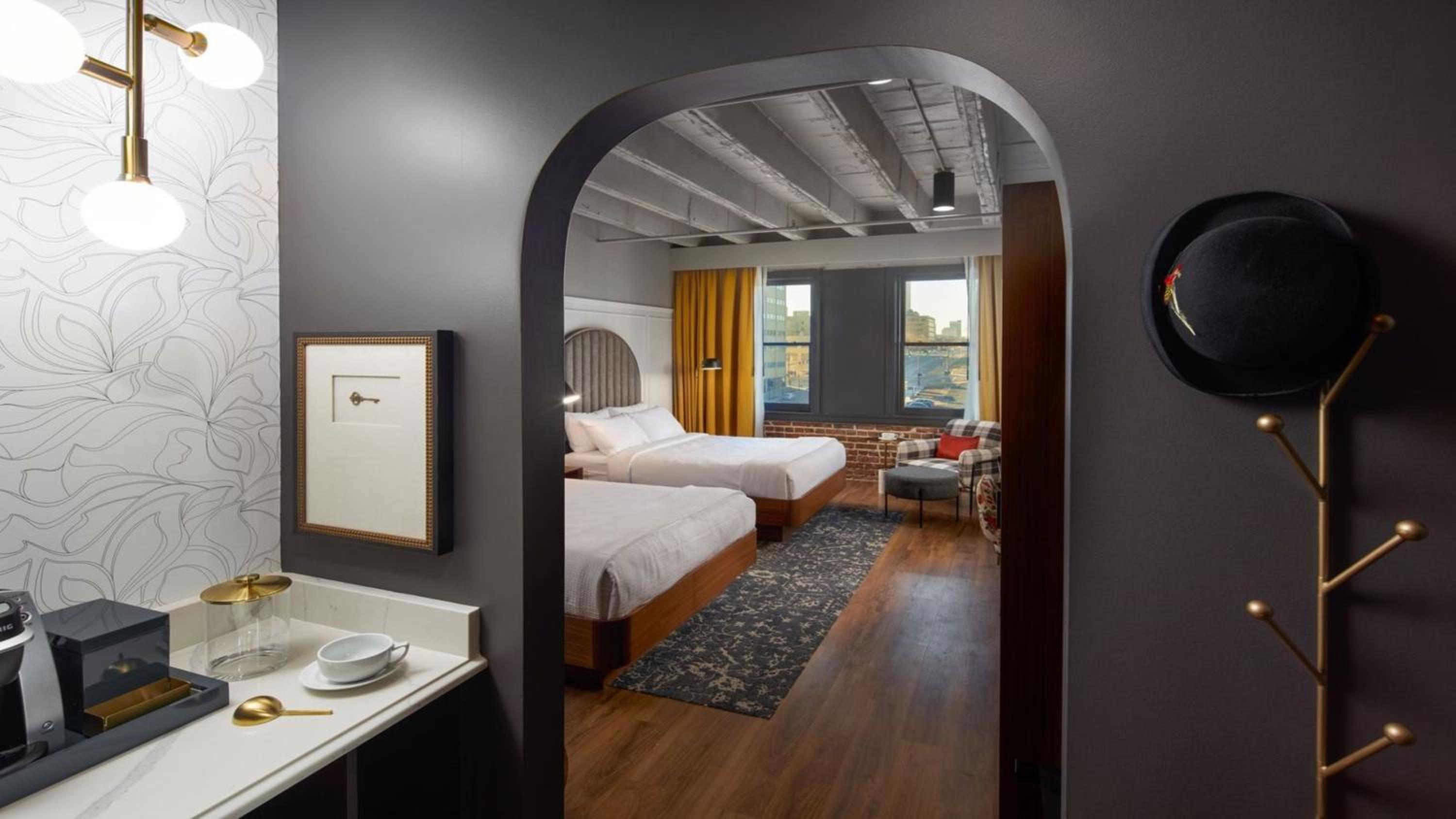 Standard Queen Room with Two Queen Beds - Photo 2