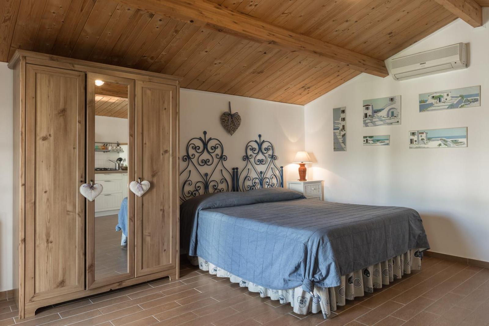 One-Bedroom Apartment with Sea View photo 2