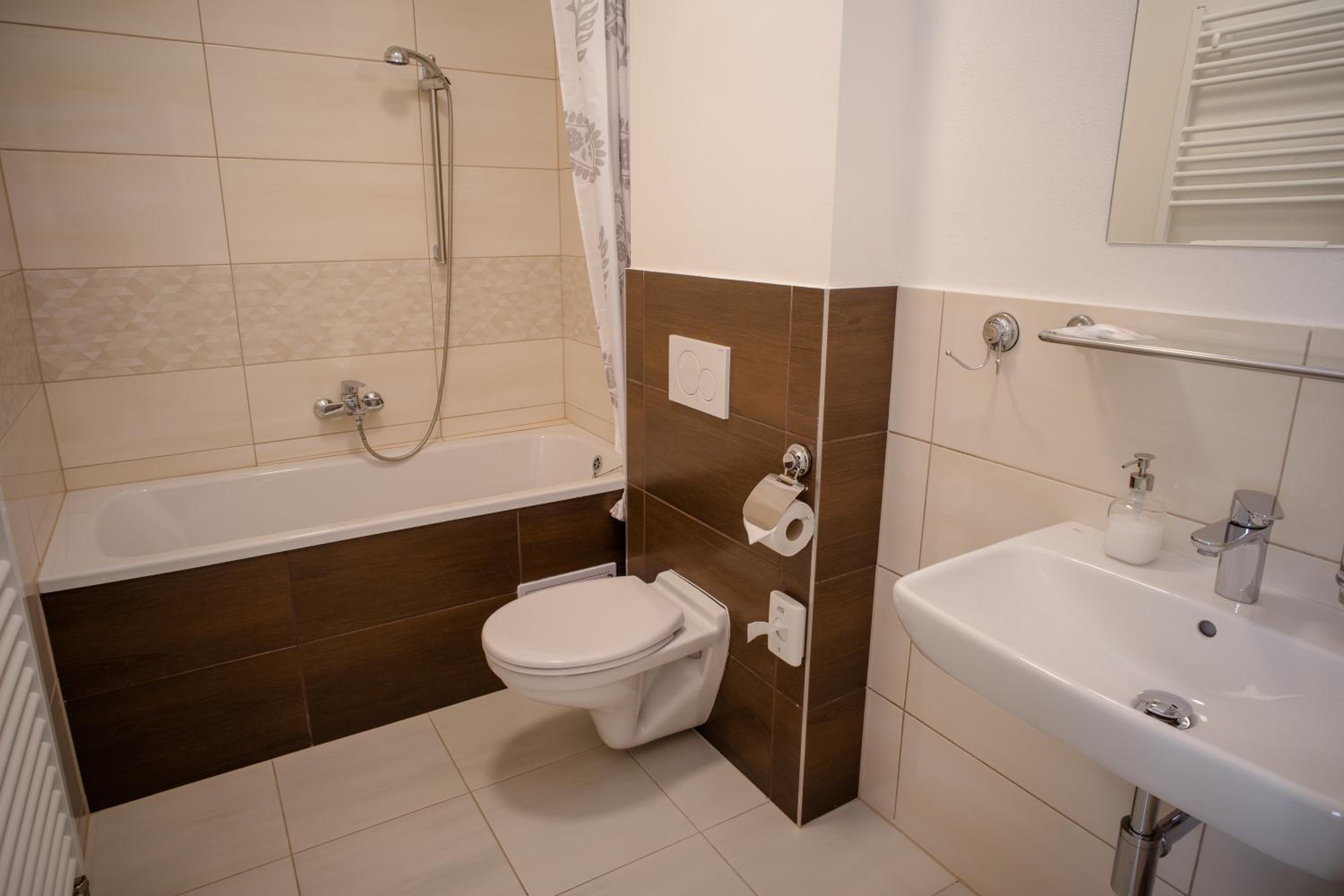 Double or Twin Room - Photo 4