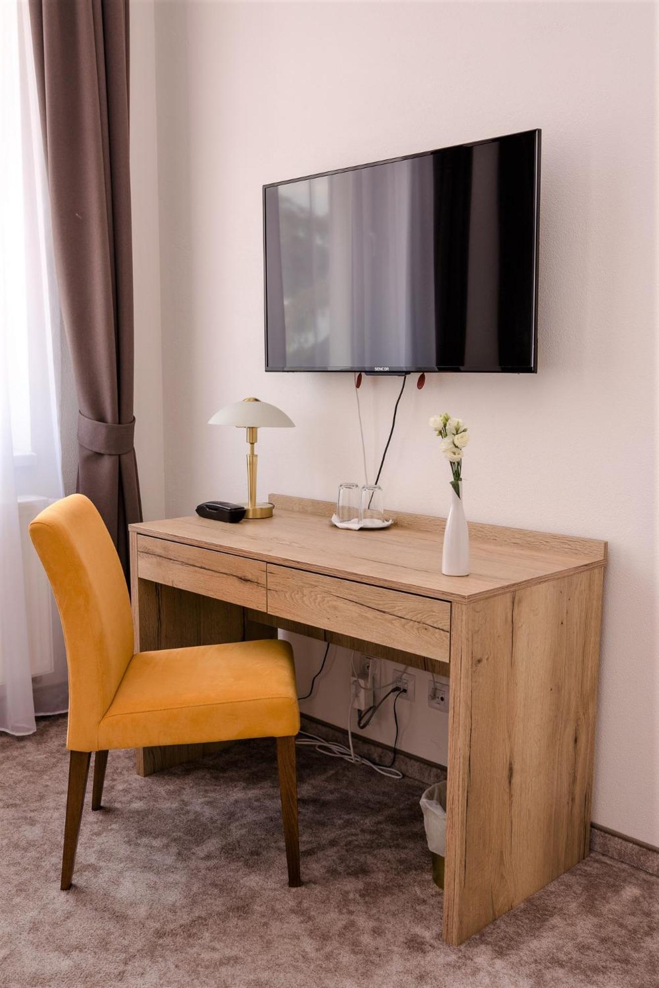 Double or Twin Room - Photo 5