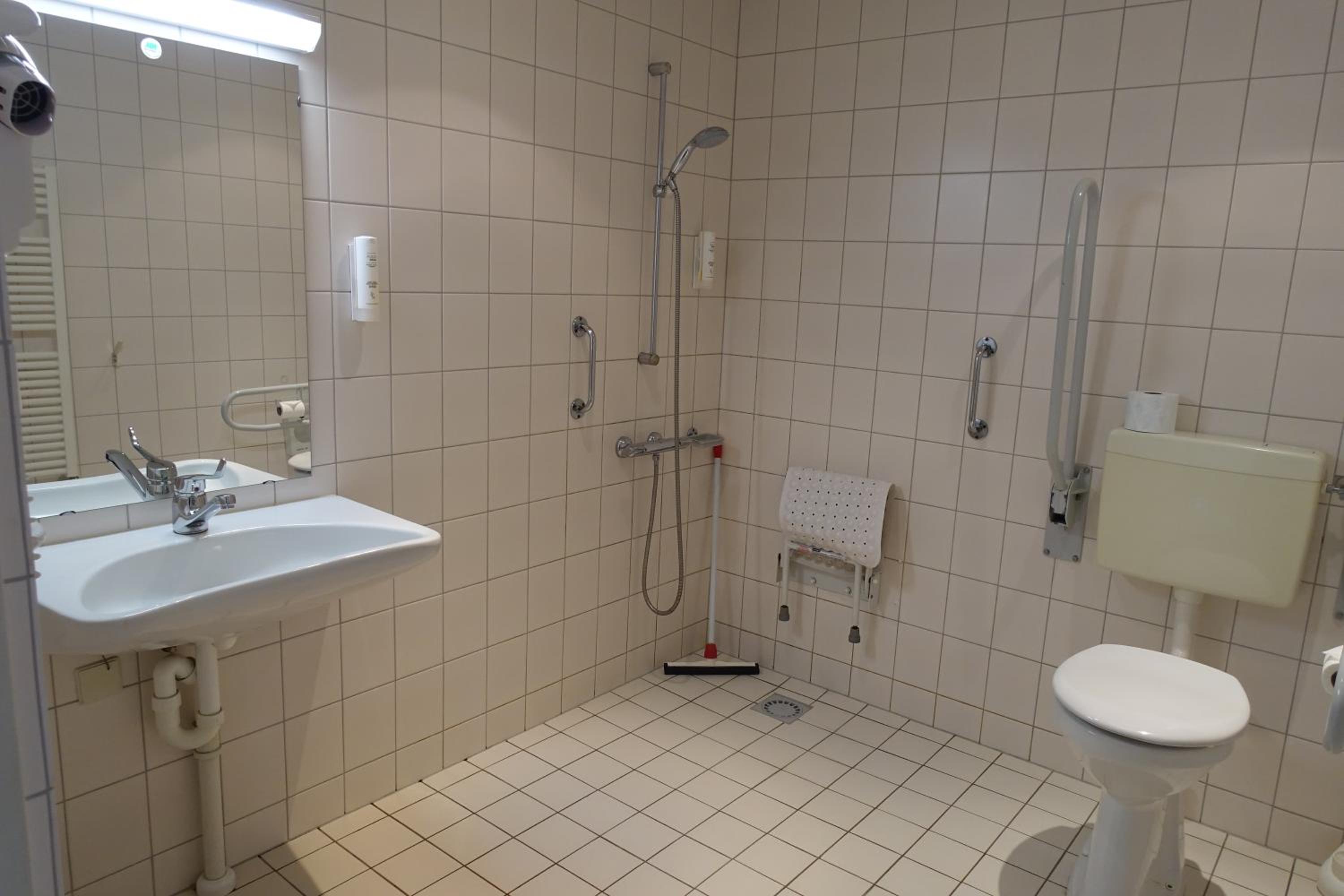 Double Room - Disability Access photo 3