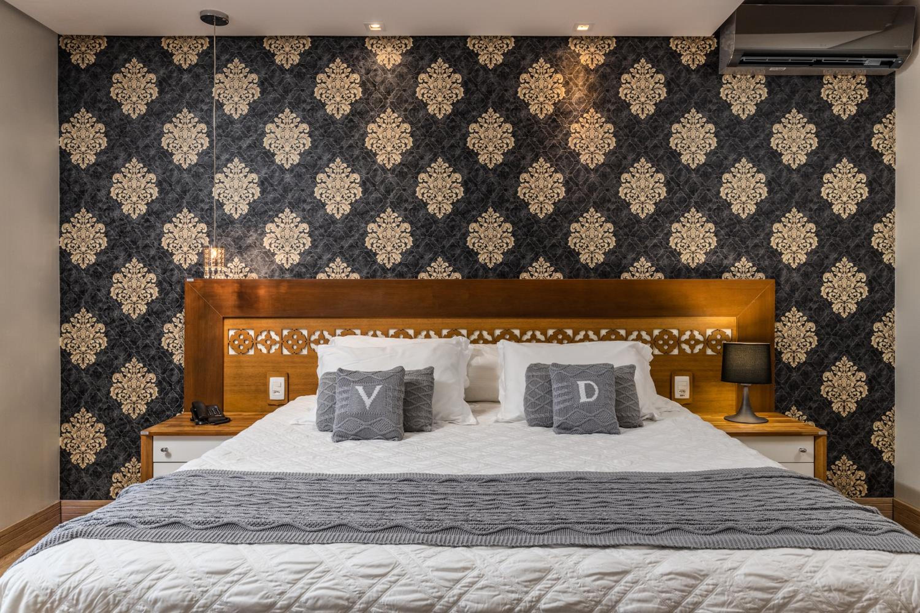 Luxury Superior Room thumbnail 6
