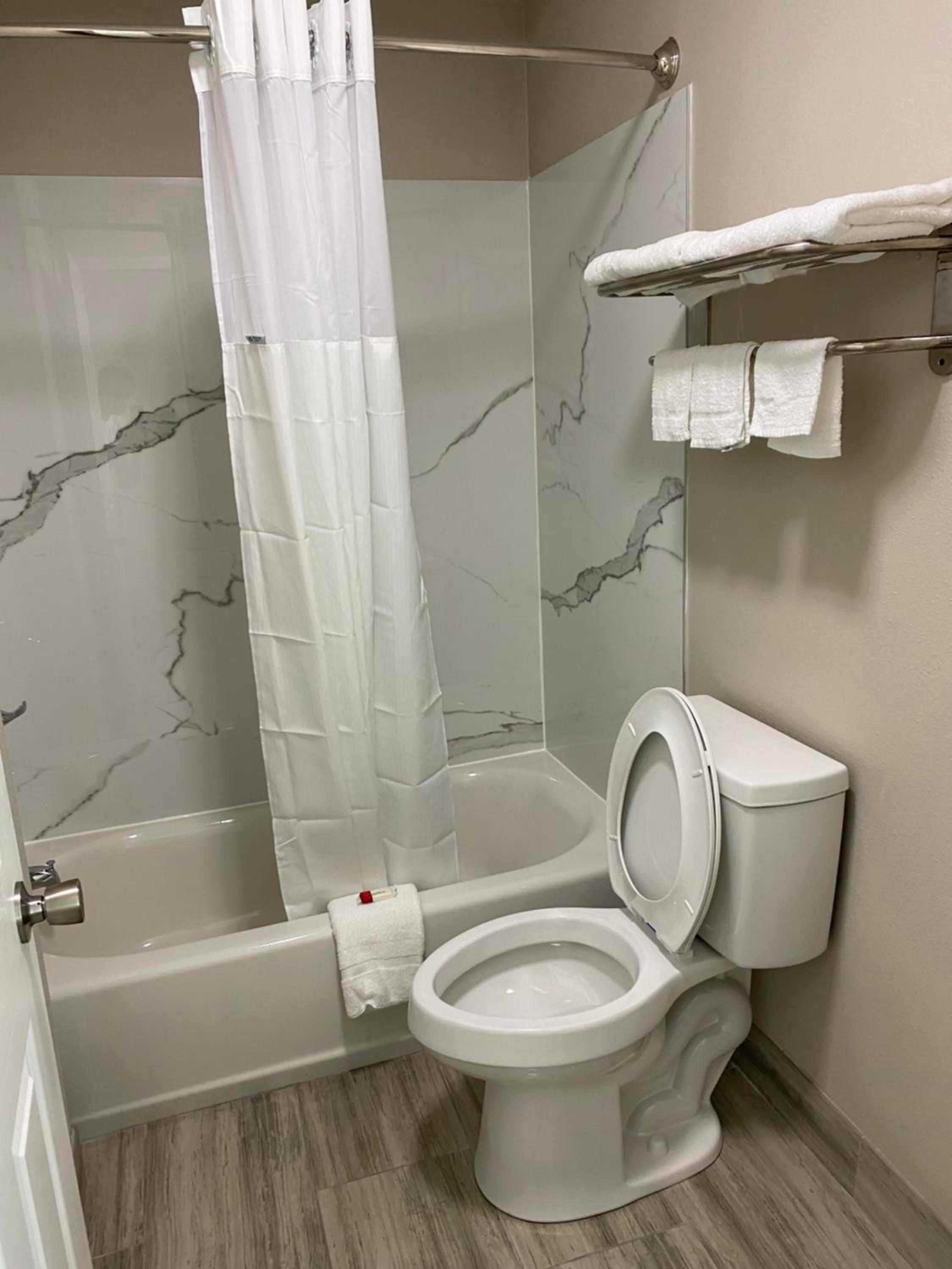 Double Room with Two Double Beds - Non-Smoking - Photo 2