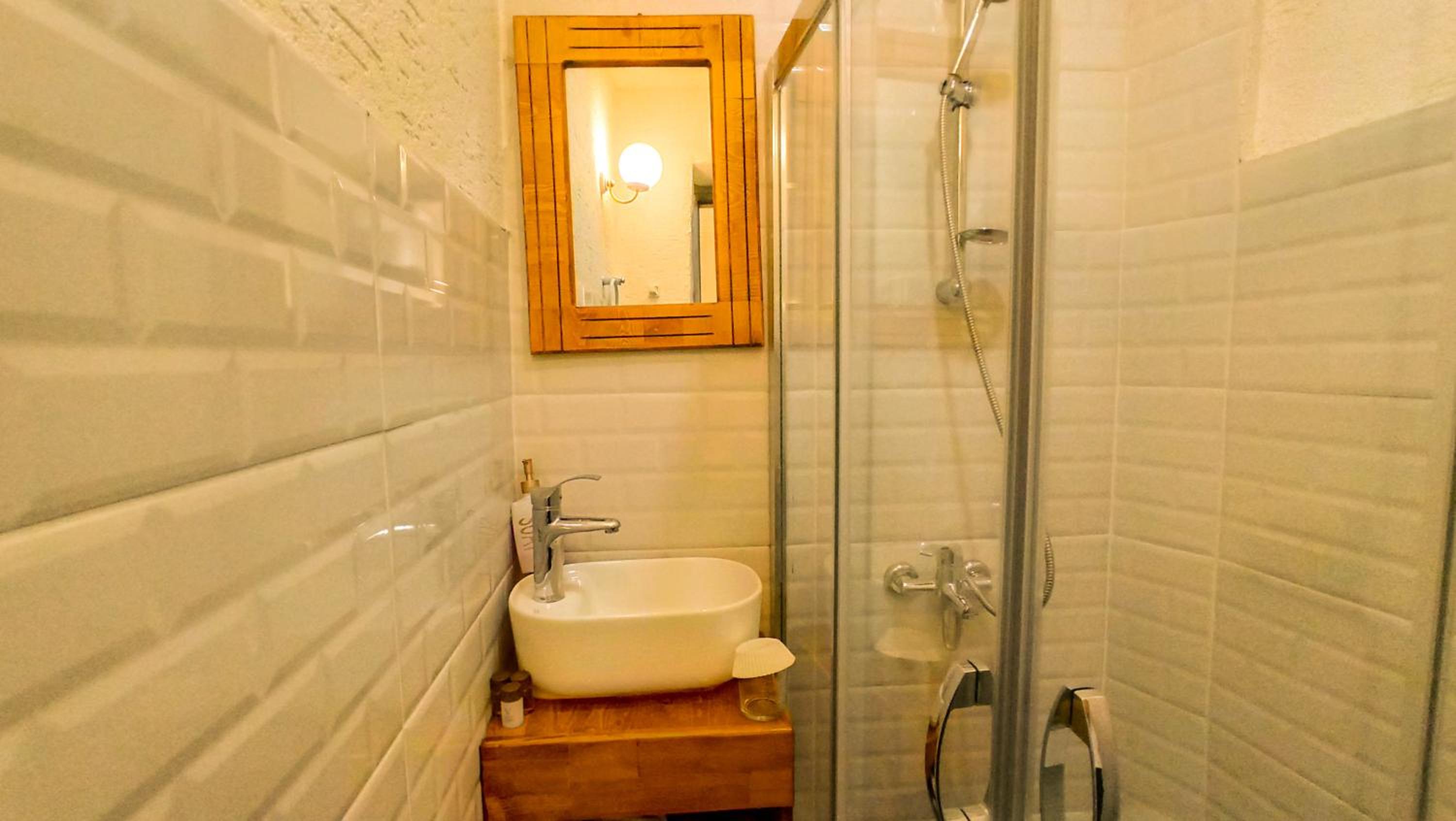 Budget Double or Twin Room - Photo 2