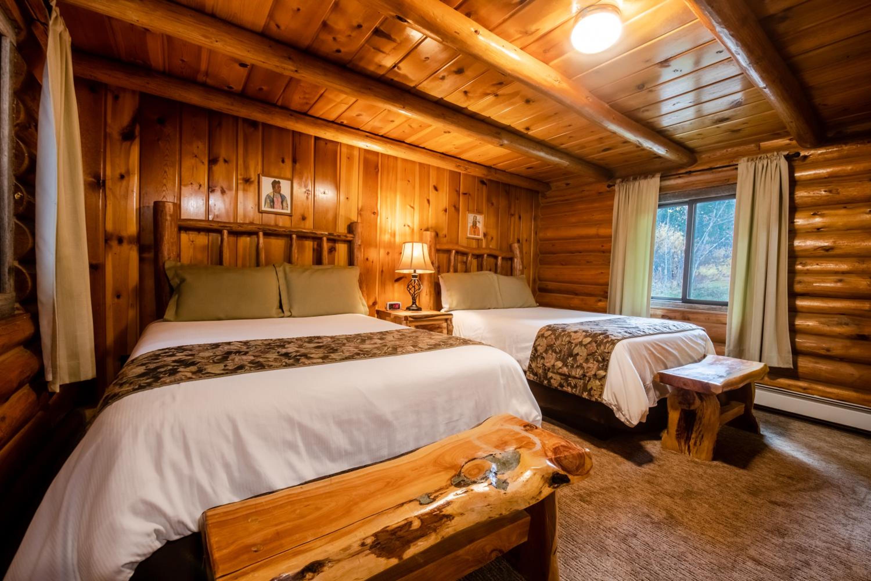 Queen Room with Two Queen Beds photo 1