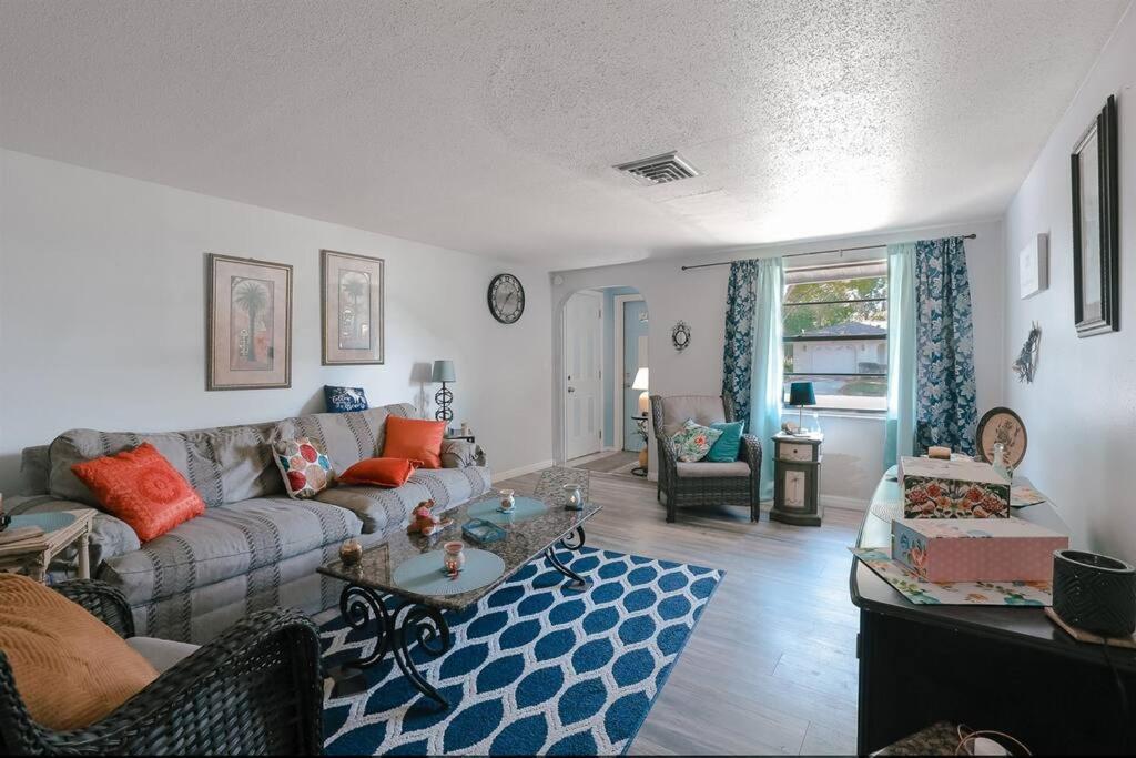 Three-Bedroom House photo 3