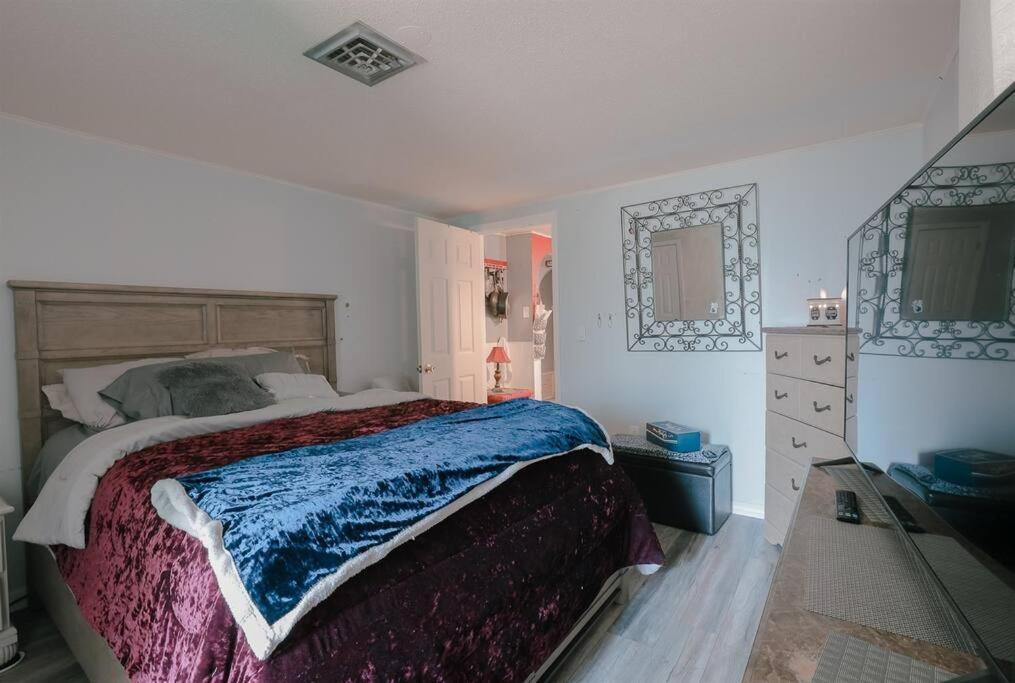 Three-Bedroom House photo 3