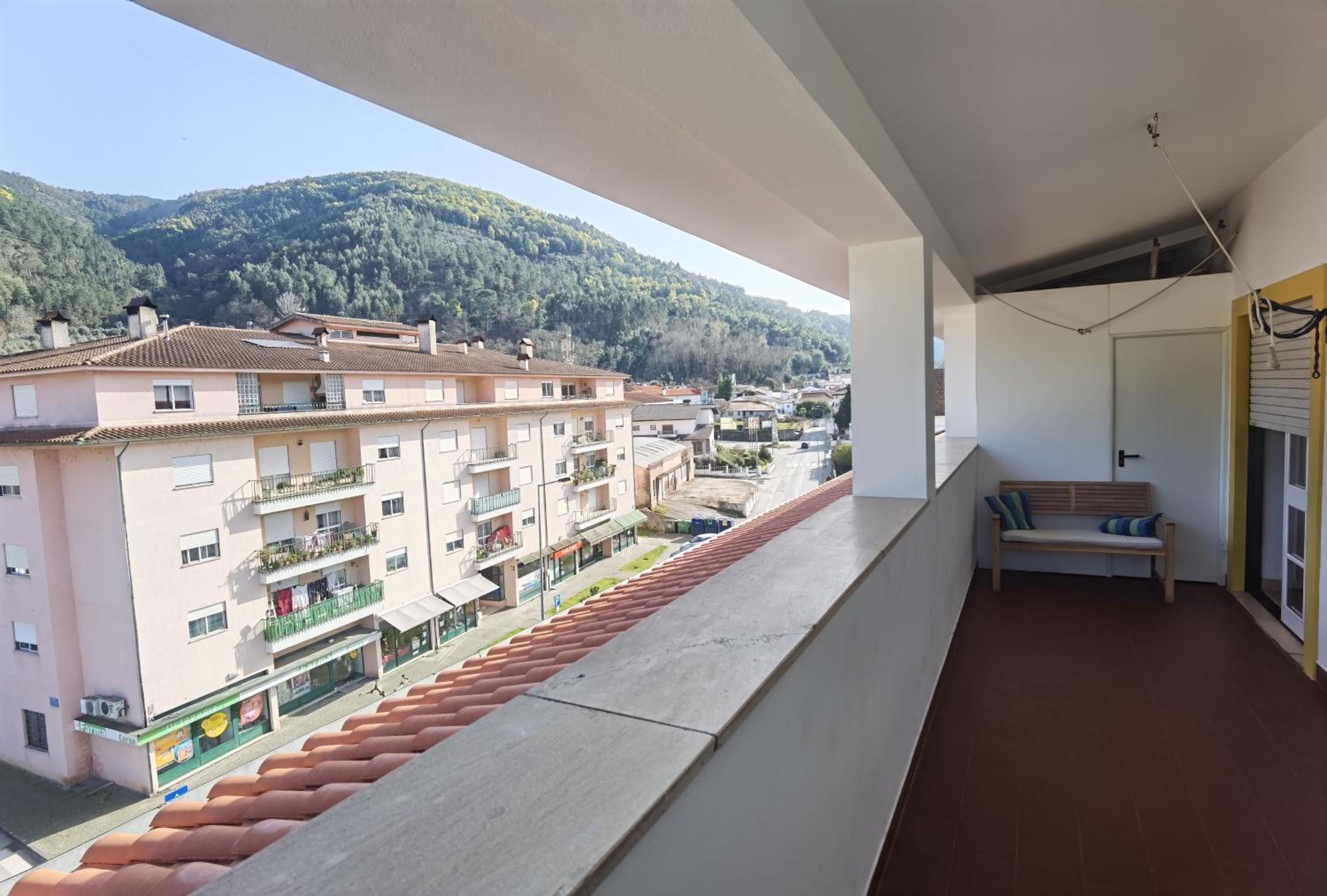 Apartment with Mountain View - Photo 5