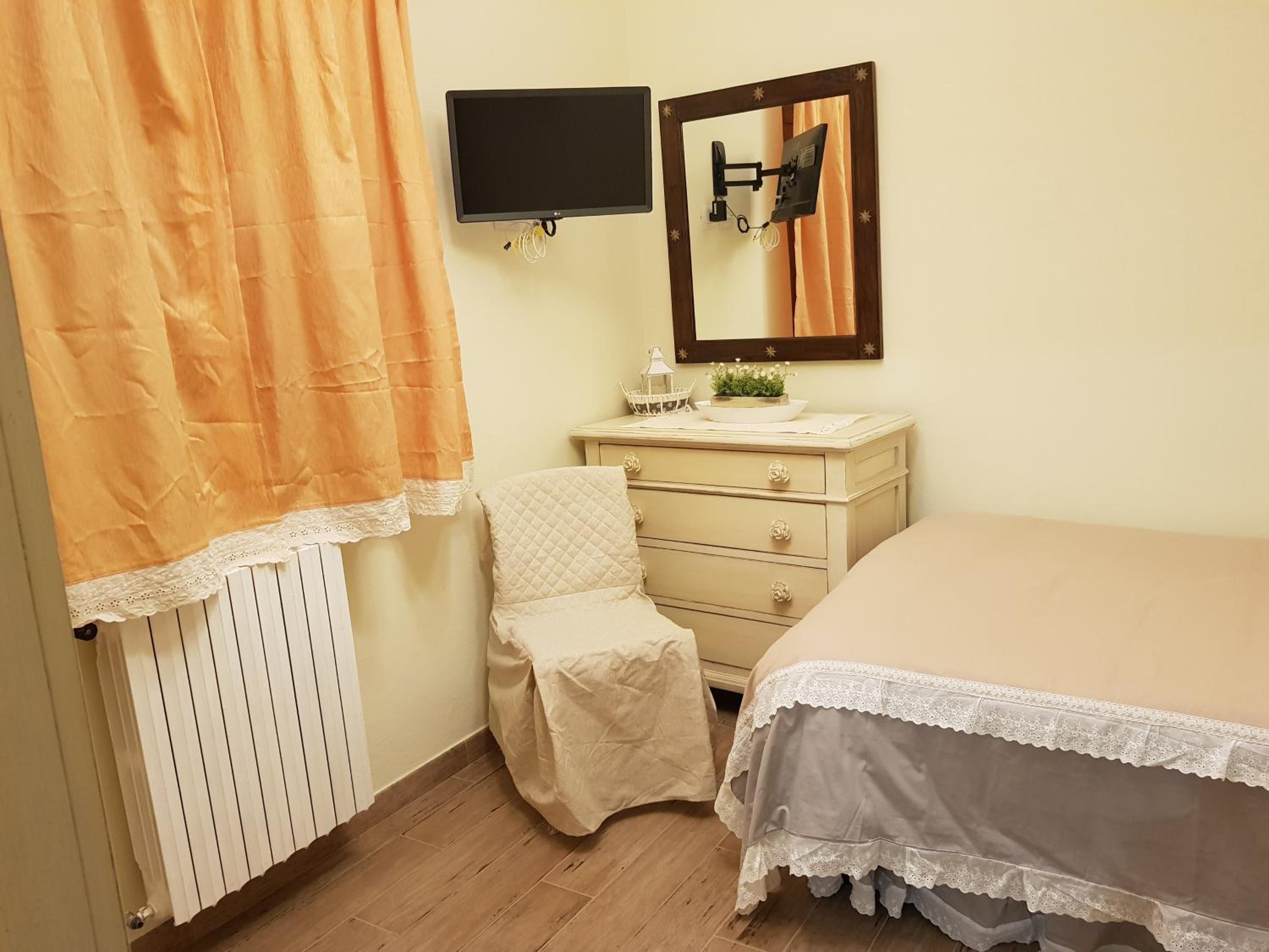 Single Room with Private External Bathroom photo 1