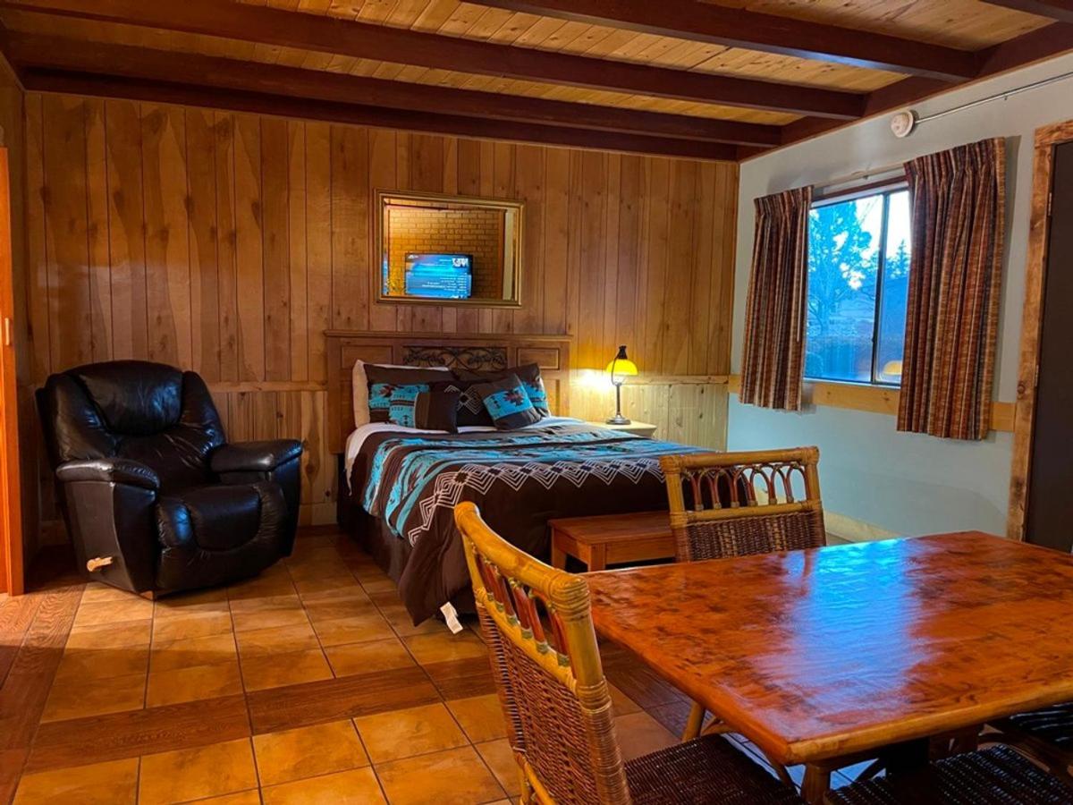 Two-Bedroom Suite - Photo 2