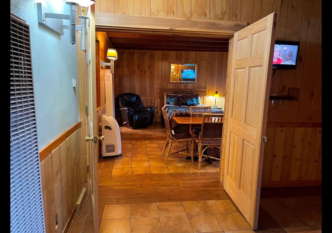 Two-Bedroom Suite - Photo 4