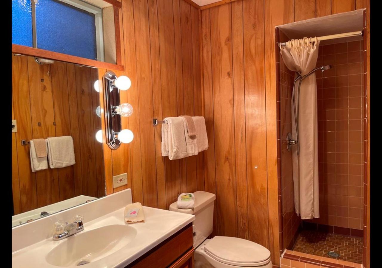 Standard King Room - Photo 4