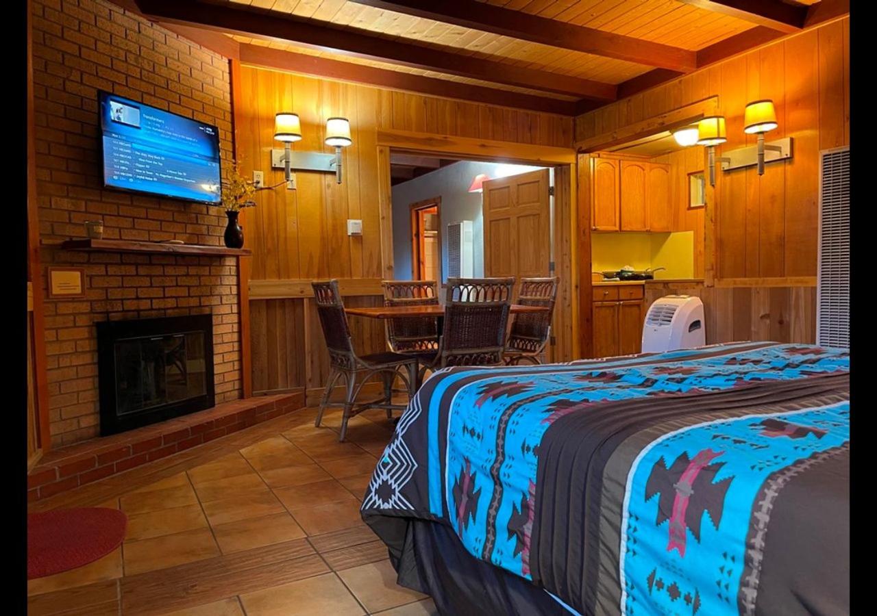 Two-Bedroom Suite - Photo 3