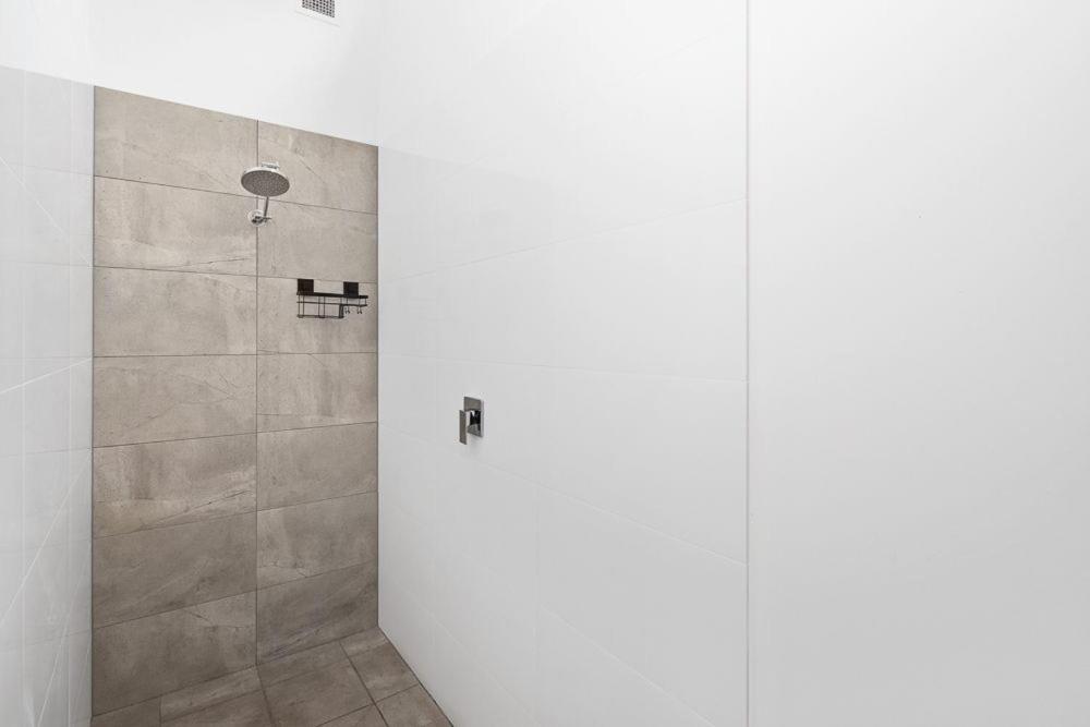 Three-Bedroom Apartment with Bay View photo 3