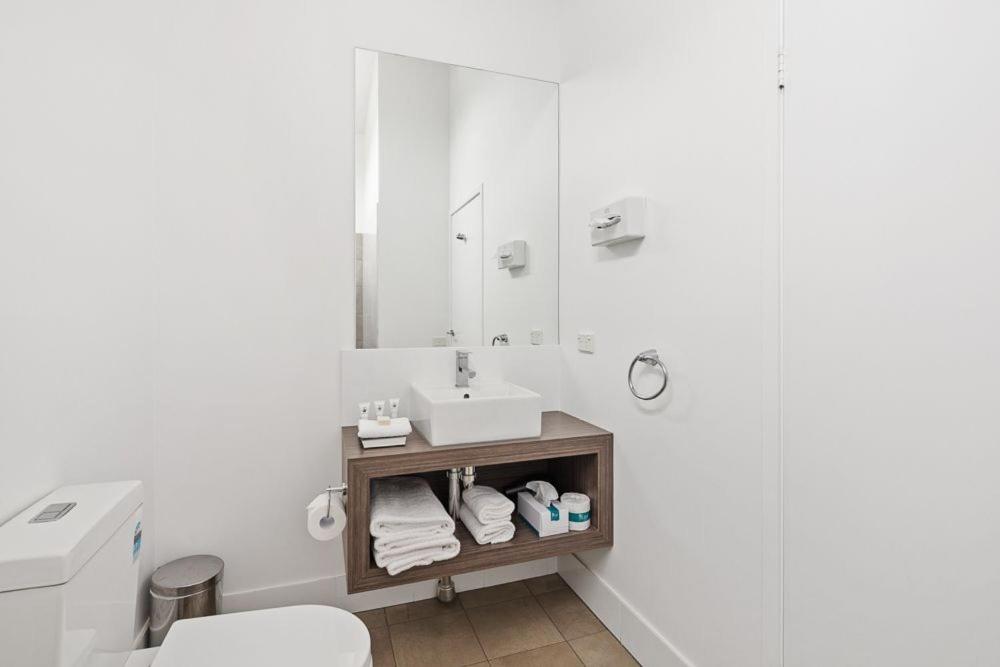 Three-Bedroom Apartment with Bay View photo 2