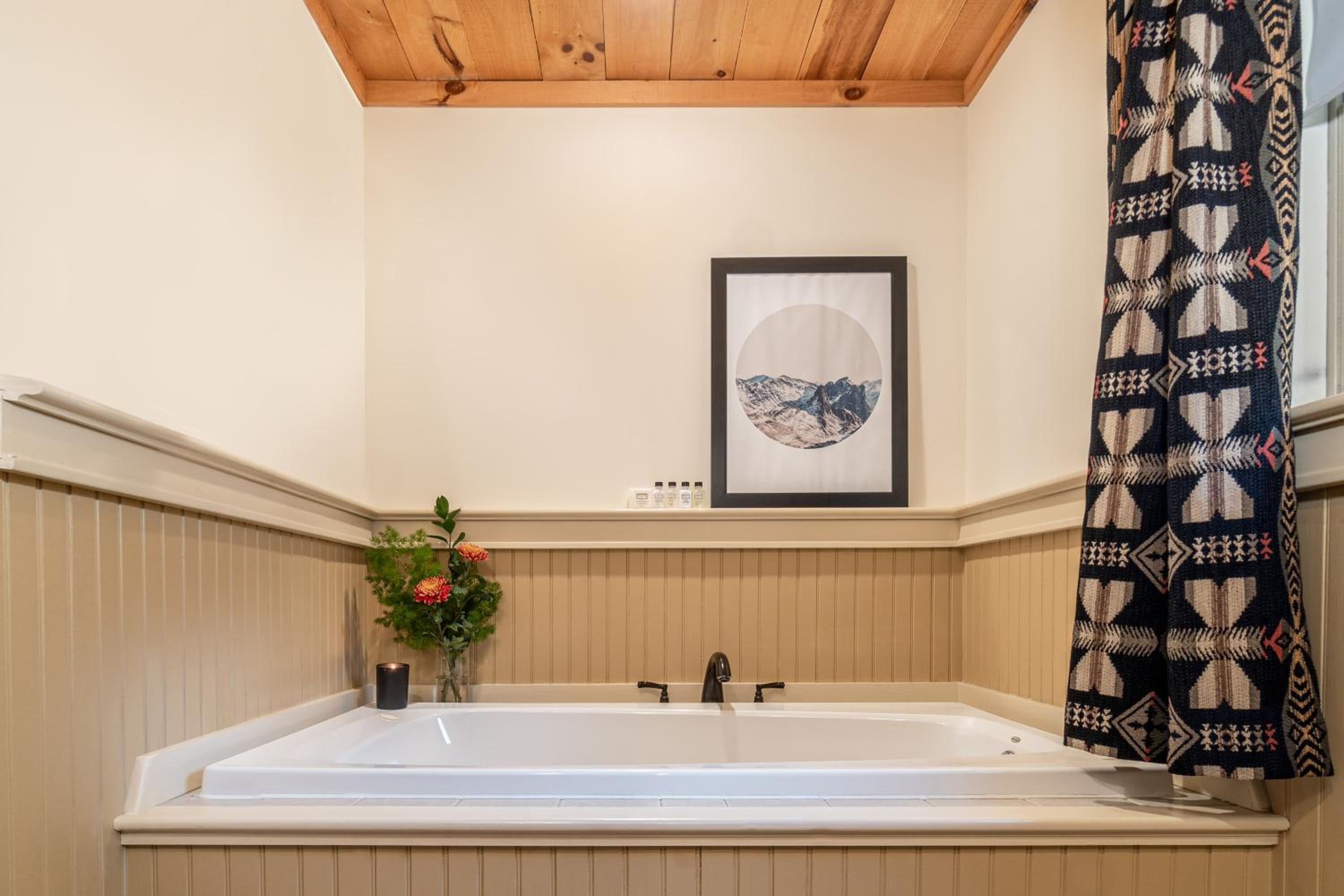 Deluxe King Suite - Photo 3