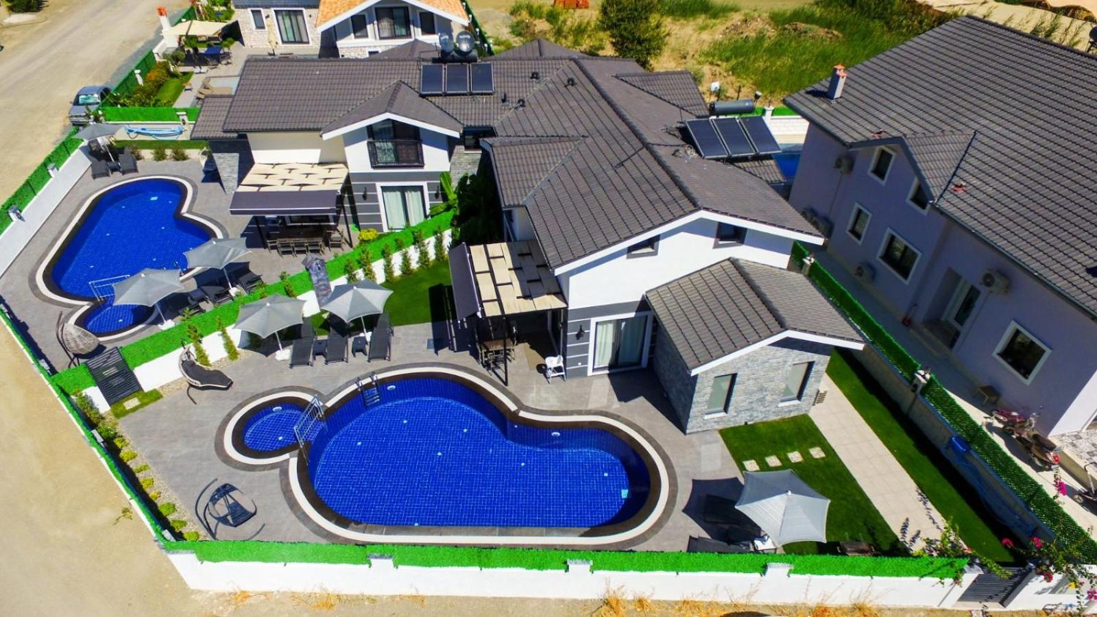 Villa photo 3