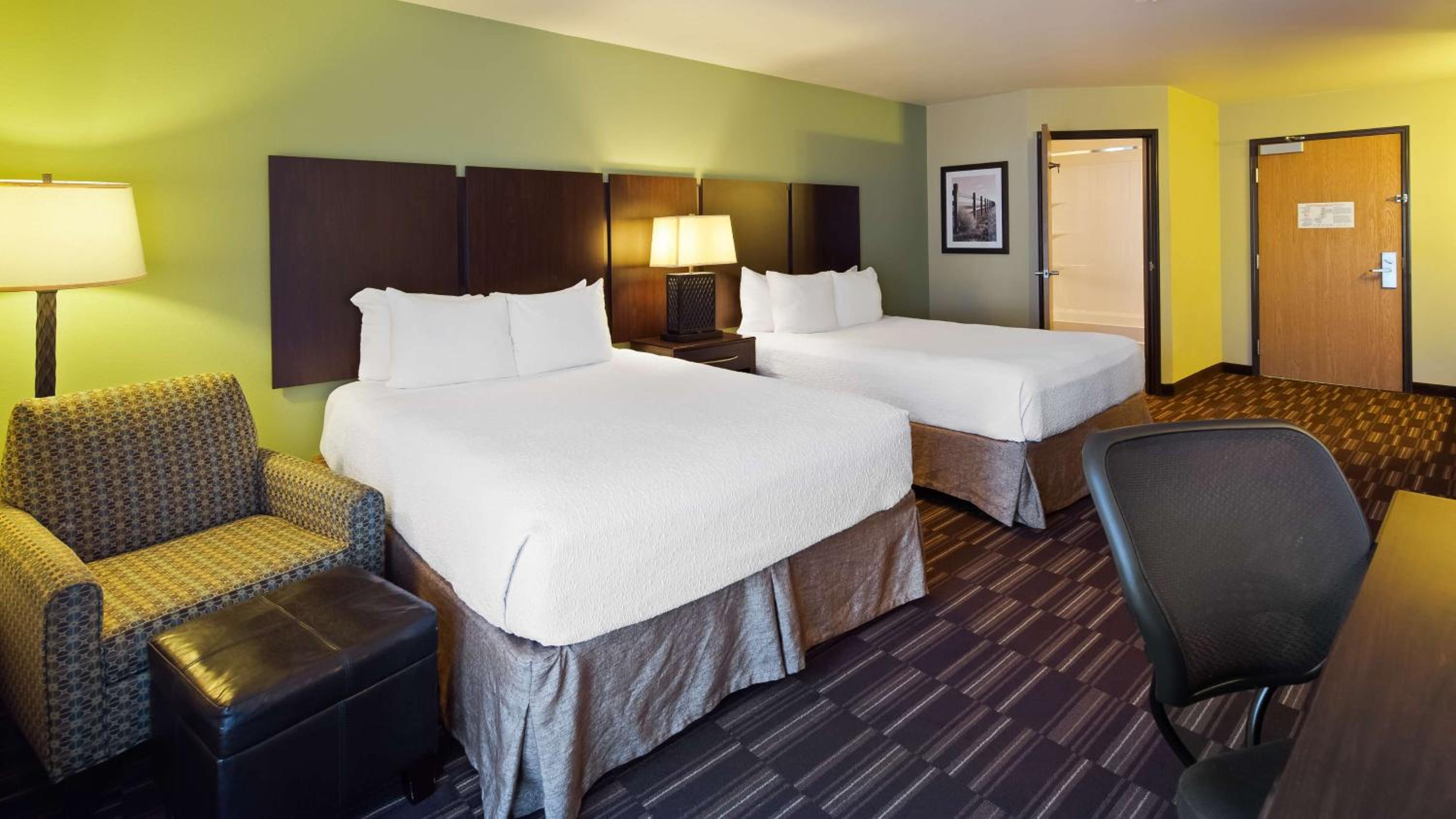 Queen Room with Two Queen Beds - Non-Smoking