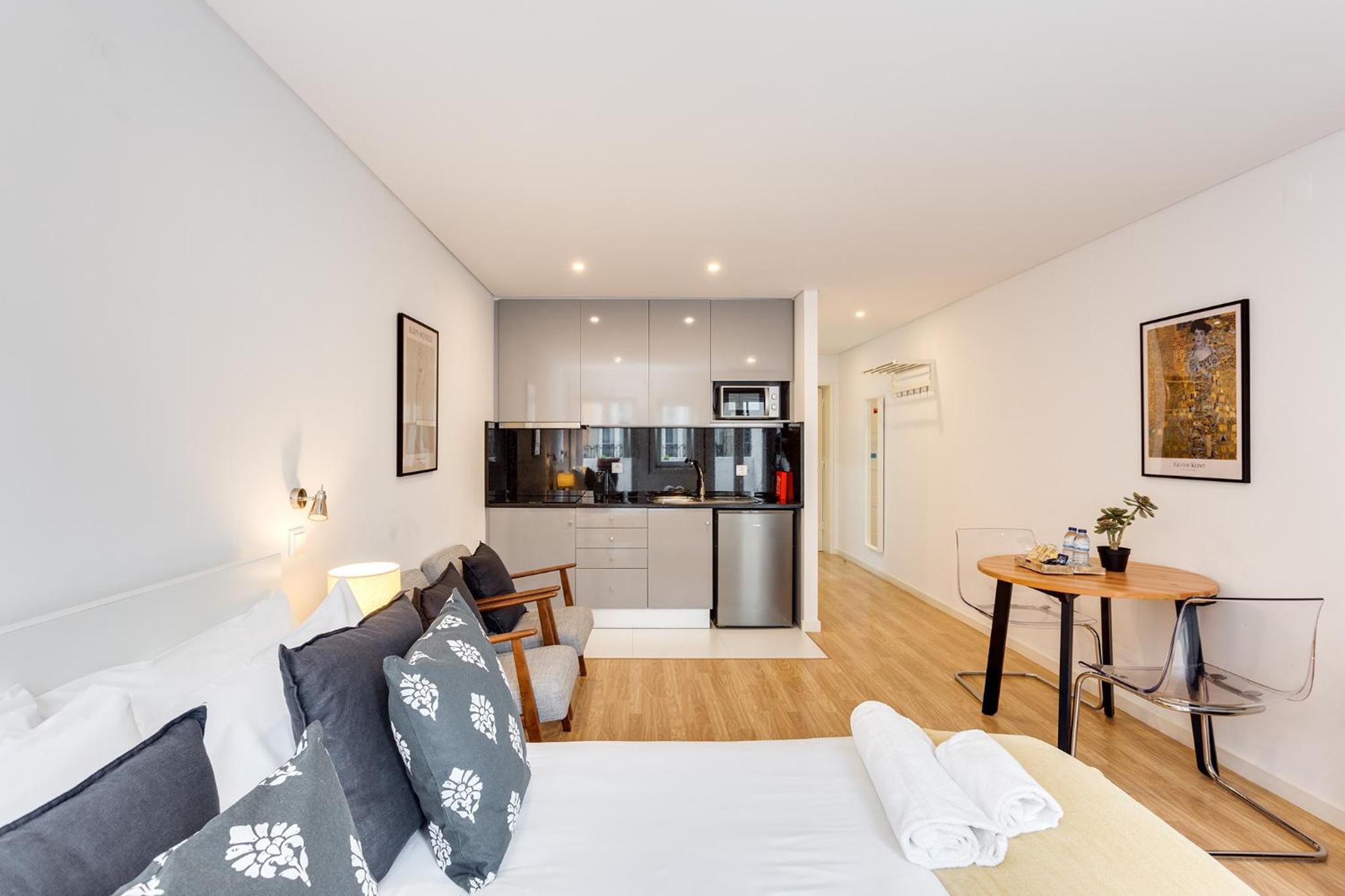 Apartment with Terrace - Photo 8