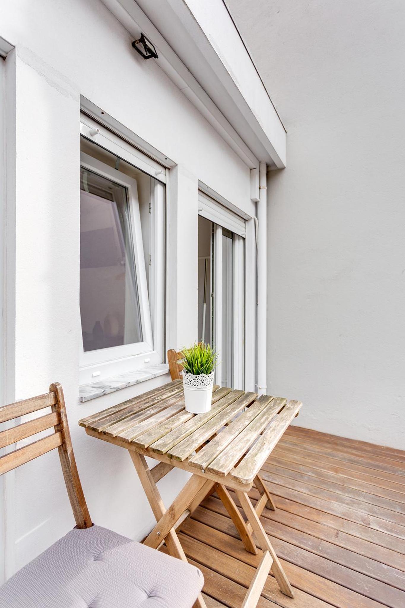 Apartment with Terrace - Photo 7