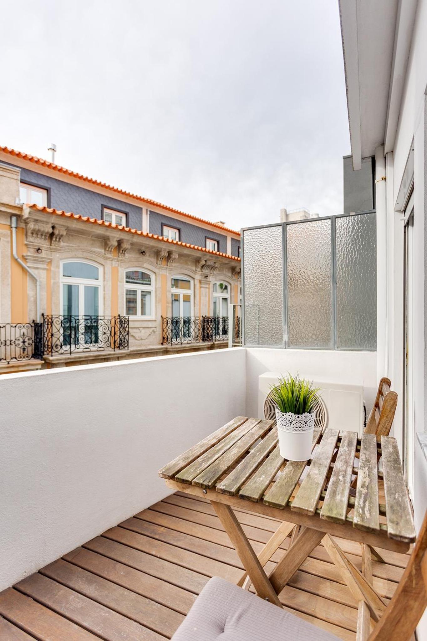 Apartment with Terrace - Photo 6