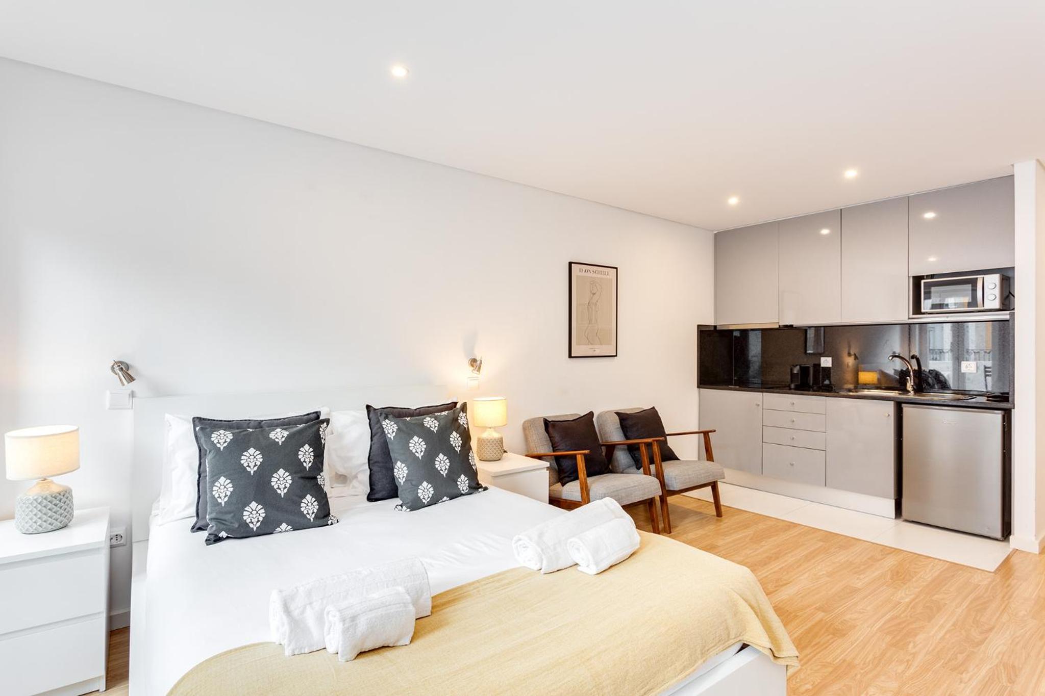 Apartment with Terrace - Photo 3