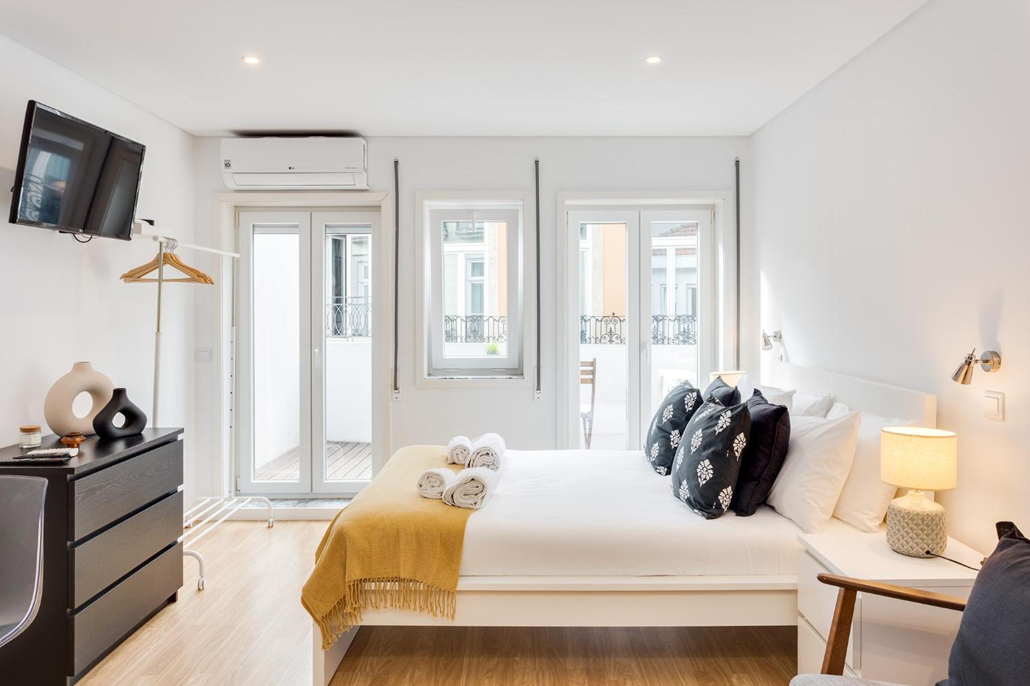 Apartment with Terrace - Photo 1