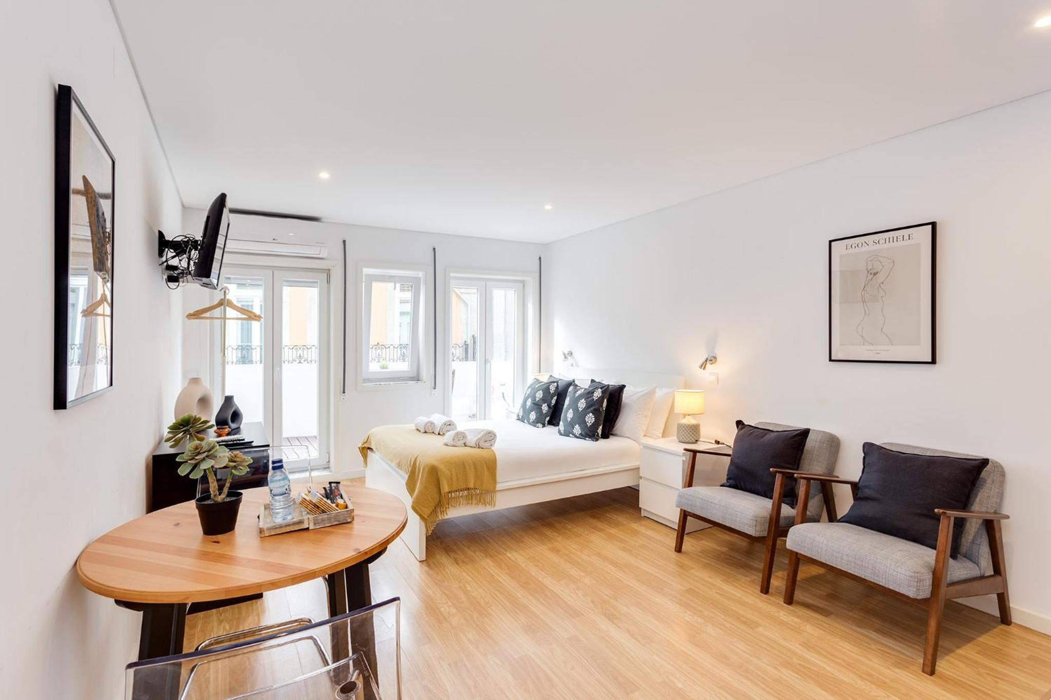 Apartment with Terrace - Photo 17