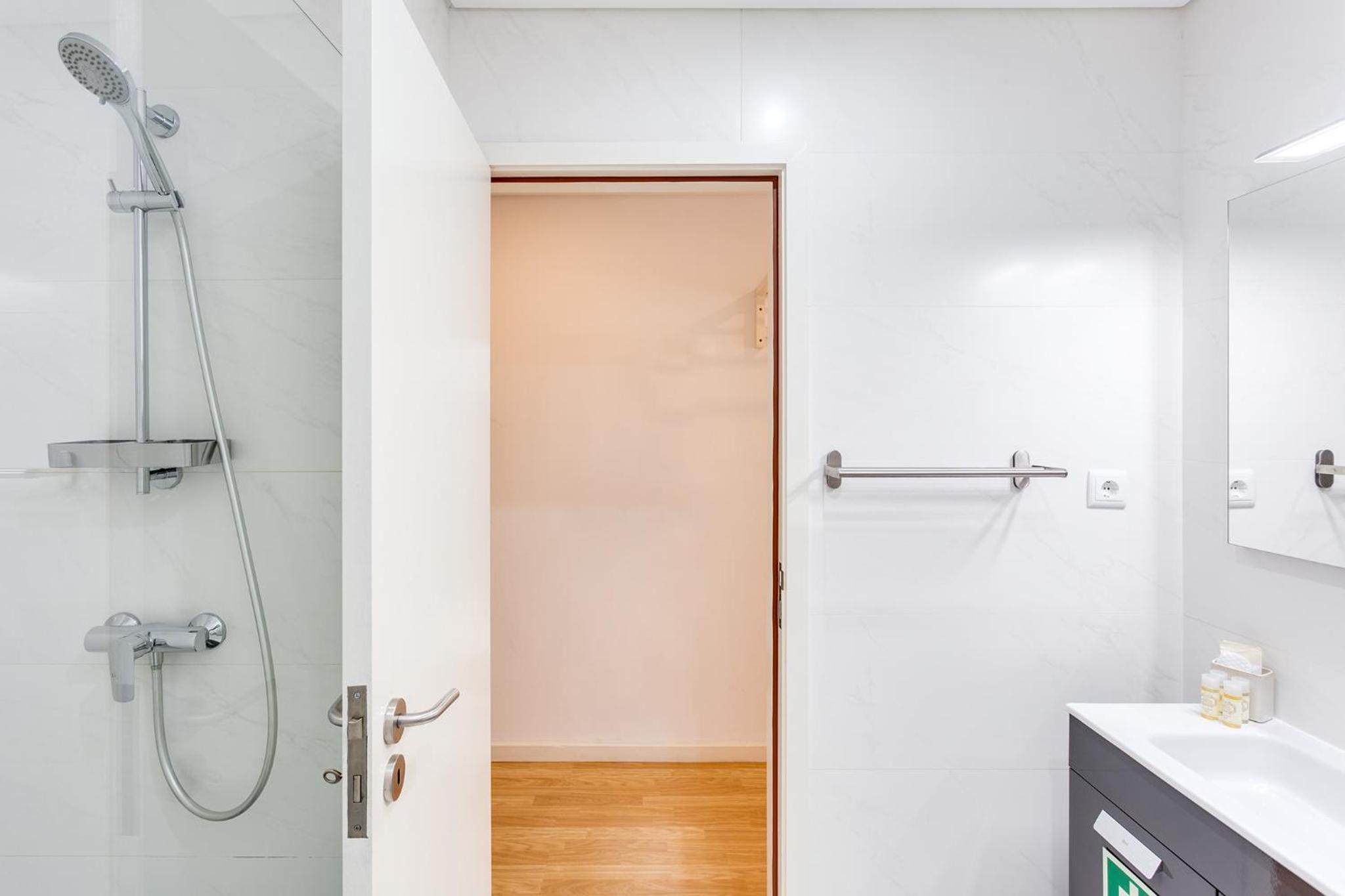 Apartment with Terrace - Photo 16