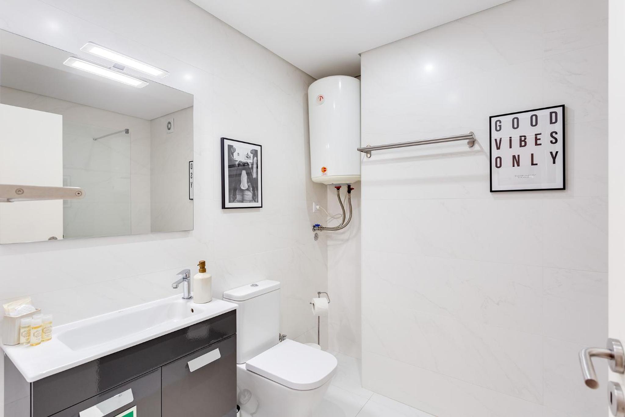 Apartment with Terrace - Photo 15