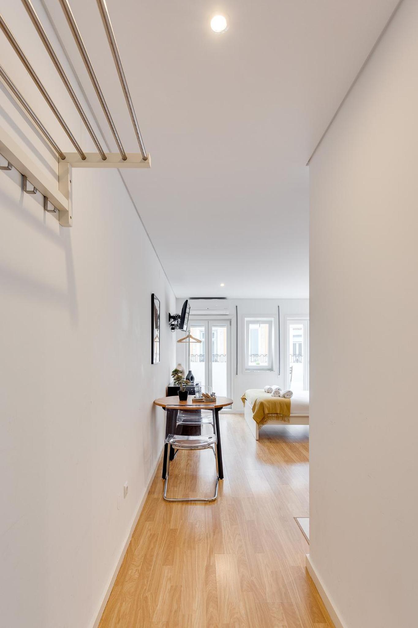 Apartment with Terrace - Photo 14